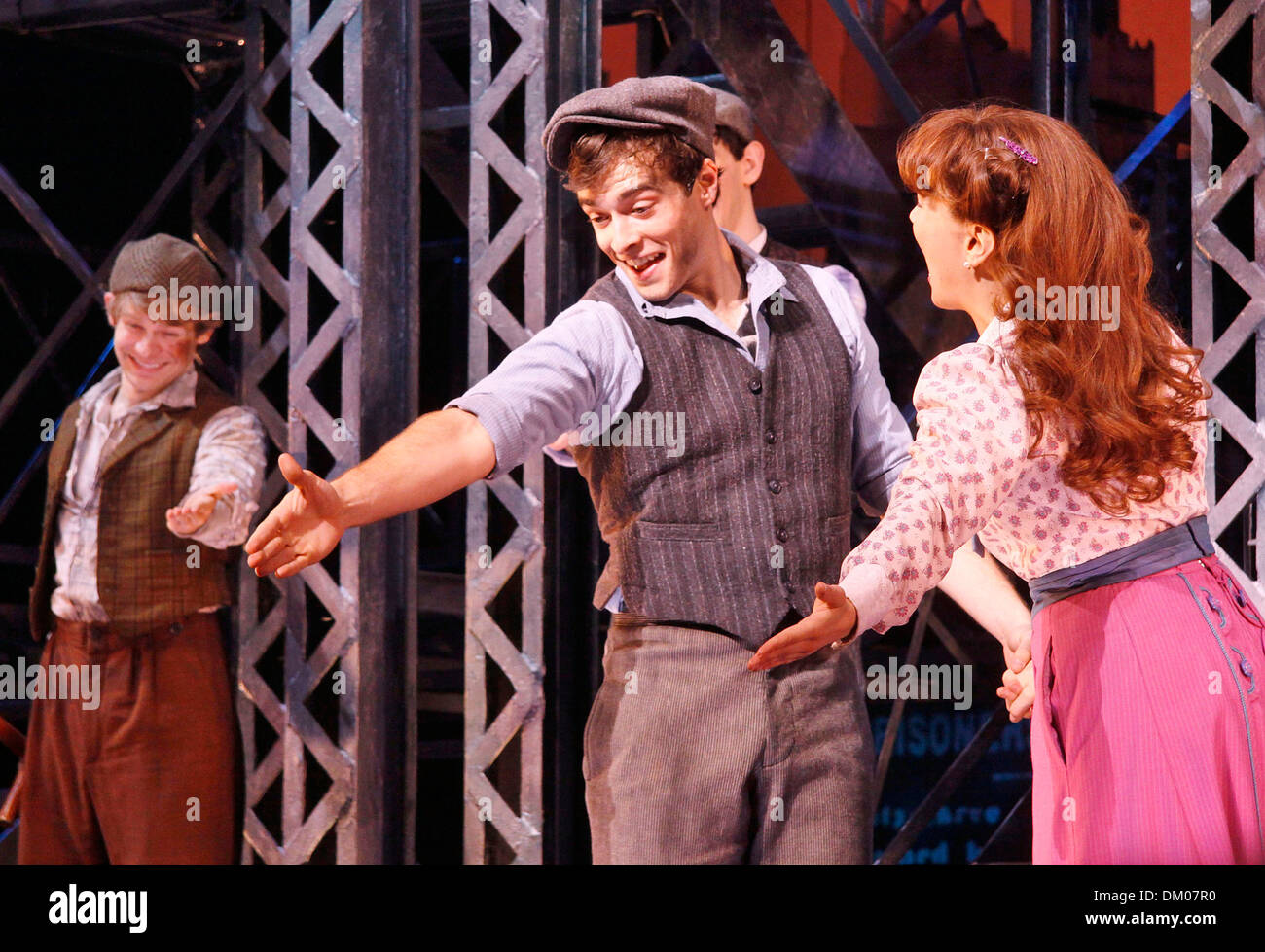 Corey Cott Cast Changer Au Disney Musical De Broadway Newsies Au Theatre Nederlander Curtain Call New York Usa 05 09 12 Photo Stock Alamy