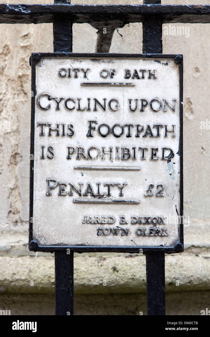 Pas de vélo sur le chemin d'inscription, Bath, Royaume-Uni Banque D'Images