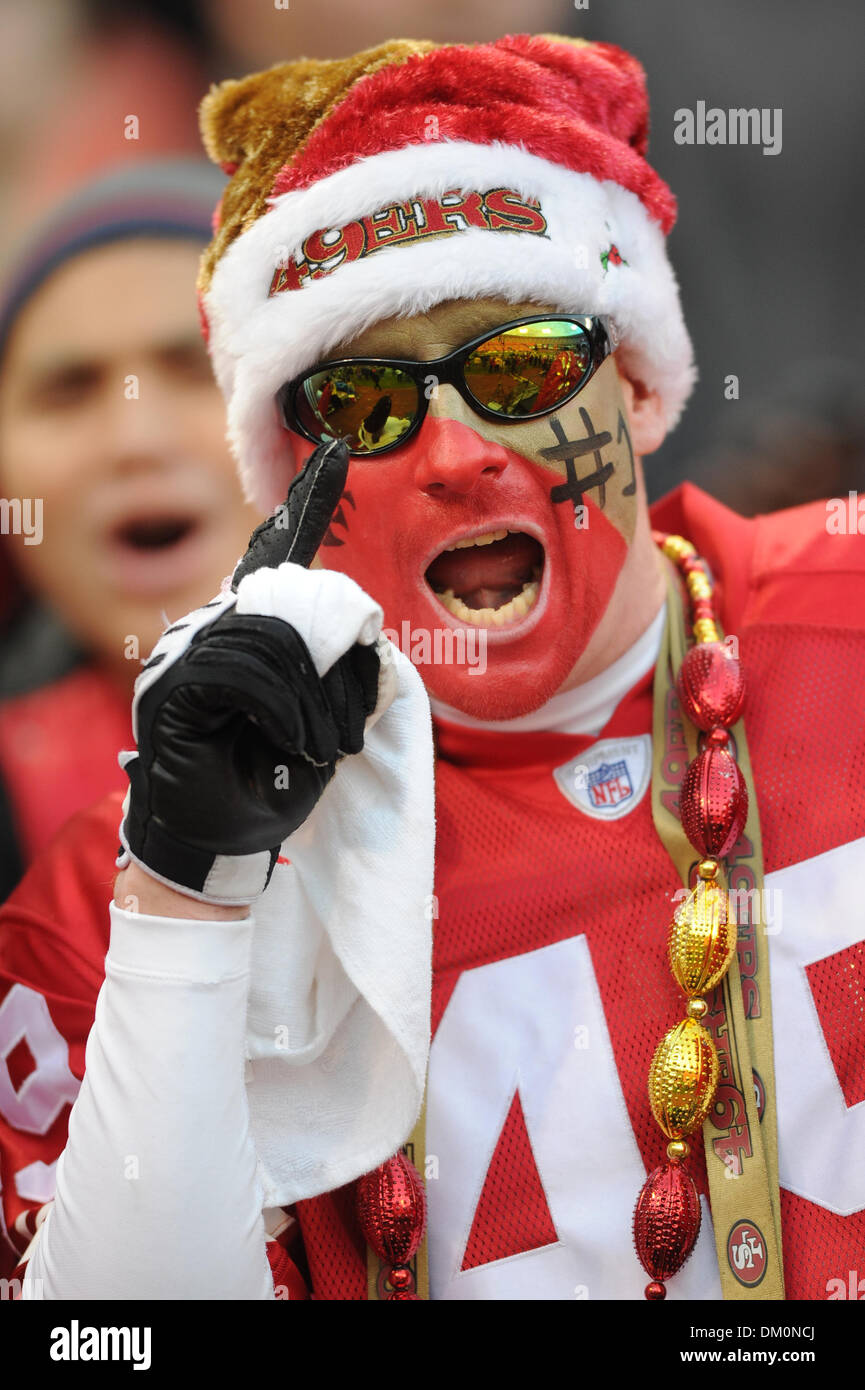 14 décembre 2009 - San Francisco, Californie, États-Unis - 14 décembre 2009 : une maison de vacances-thèmes fan des 49ers se prépare pour la NFL football match entre les Arizona Cardinals et San Francisco 49ers à Candlestick Park de San Francisco, en Californie. Les 49ers a gagné 24-9, en gardant leurs espoirs en séries dim tout en refusant les Cardinaux la NFC West intitulé. (Crédit Image : © Matt Cohen/Southcreek Gl Banque D'Images
