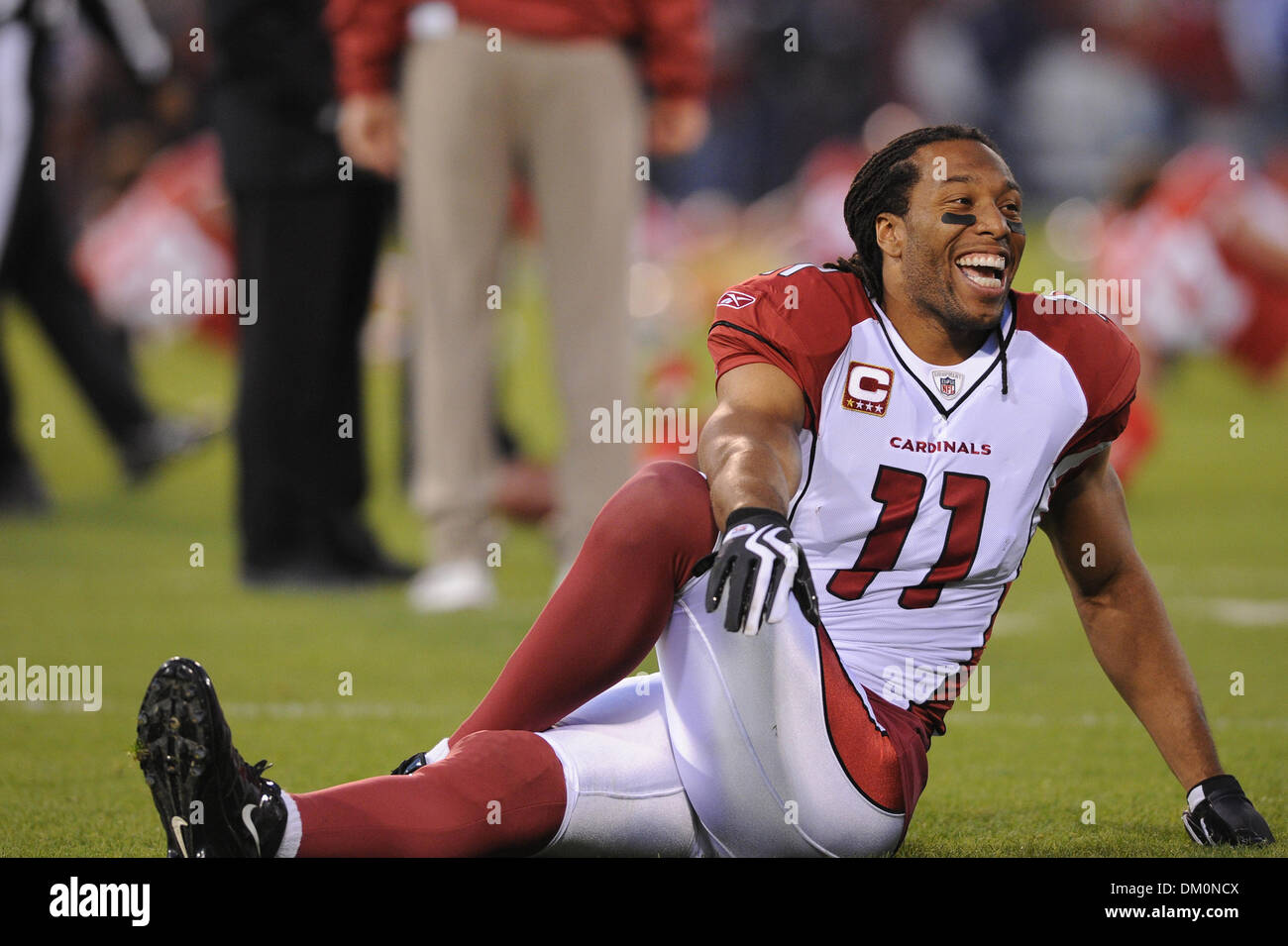 14 décembre 2009 - San Francisco, Californie, États-Unis - 14 décembre 2009 : Arizona Cardinals wide receiver Larry Fitzgerald (11) s'étend devant la NFL football match entre les Arizona Cardinals et San Francisco 49ers à Candlestick Park de San Francisco, en Californie. Les 49ers a gagné 24-9, en gardant leurs espoirs en séries dim tout en refusant les Cardinaux la NFC West intitulé. (Ima Crédit Banque D'Images