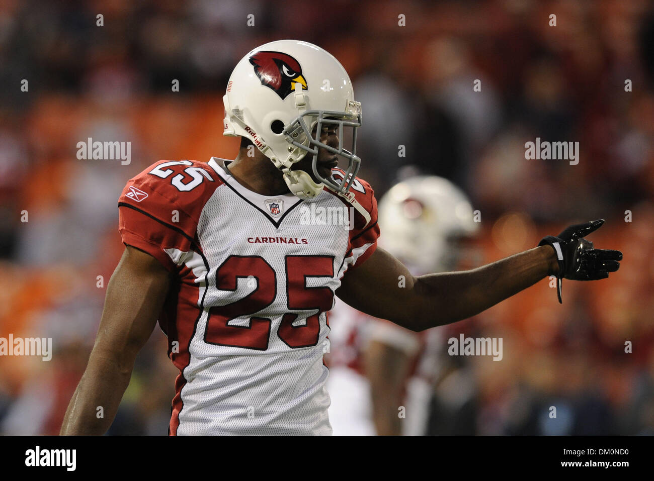 14 décembre 2009 - San Francisco, Californie, États-Unis - 14 décembre 2009 : Arizona Cardinals Bryant McFadden évoluait (25) se réchauffe avant le match de football américain NFL entre les Arizona Cardinals et San Francisco 49ers à Candlestick Park de San Francisco, en Californie. Les 49ers a gagné 24-9, en gardant leurs espoirs en séries dim tout en refusant les Cardinaux la NFC West intitulé. (Crédit Image : © Banque D'Images