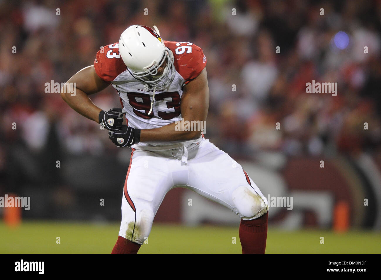 14 décembre 2009 - San Francisco, Californie, États-Unis - 14 décembre 2009 : Arizona Cardinals défensive fin Calais Campbell (93) célèbre un sac au cours de la NFL football match entre les Arizona Cardinals et San Francisco 49ers à Candlestick Park de San Francisco, en Californie. Les 49ers a gagné 24-9, en gardant leurs espoirs en séries dim tout en refusant les Cardinaux la NFC West intitulé. (Cre Banque D'Images