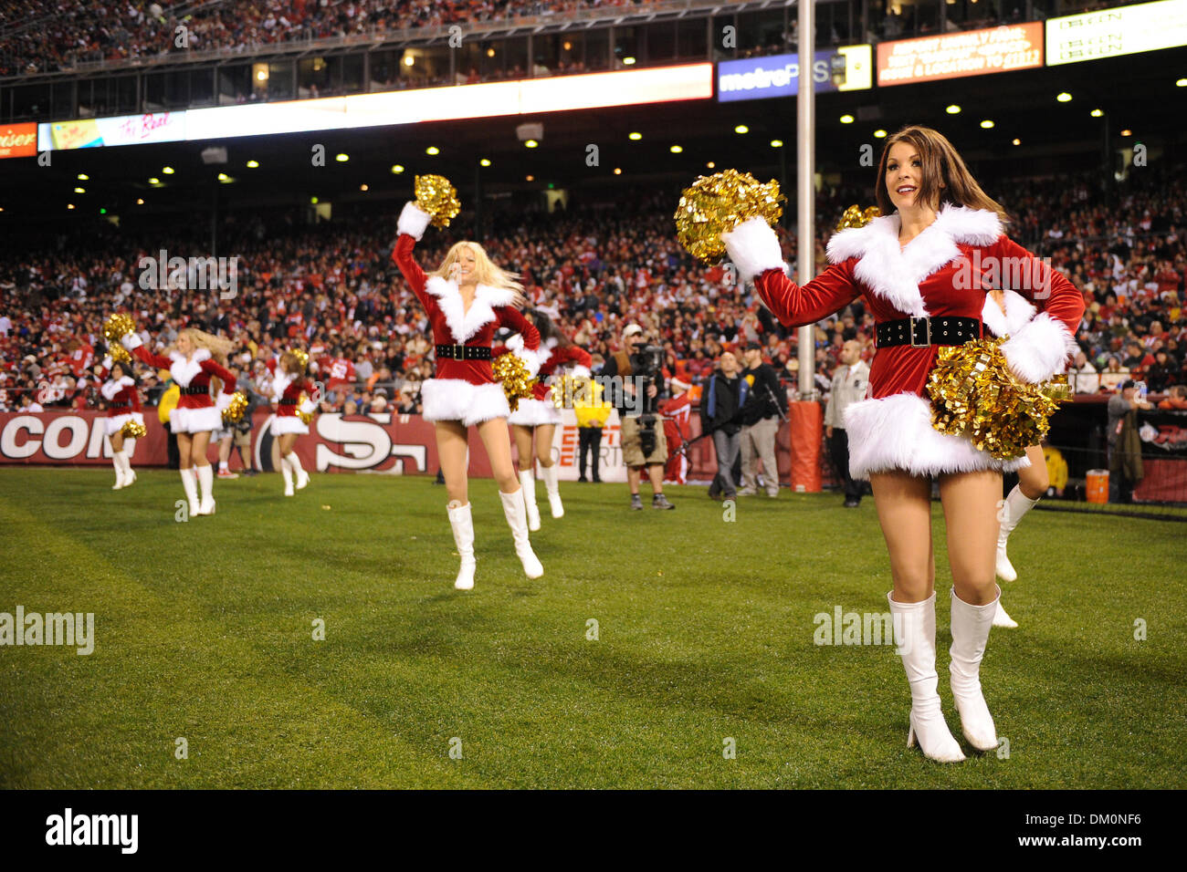 14 décembre 2009 - San Francisco, Californie, États-Unis - 14 décembre 2009 : les 49ers Gold Rush effectue au cours de la NFL football match entre les Arizona Cardinals et San Francisco 49ers à Candlestick Park de San Francisco, en Californie. Les 49ers a gagné 24-9, en gardant leurs espoirs en séries dim tout en refusant les Cardinaux la NFC West intitulé. (Crédit Image : © Matt Cohen/Southcreek/ Mondial Banque D'Images