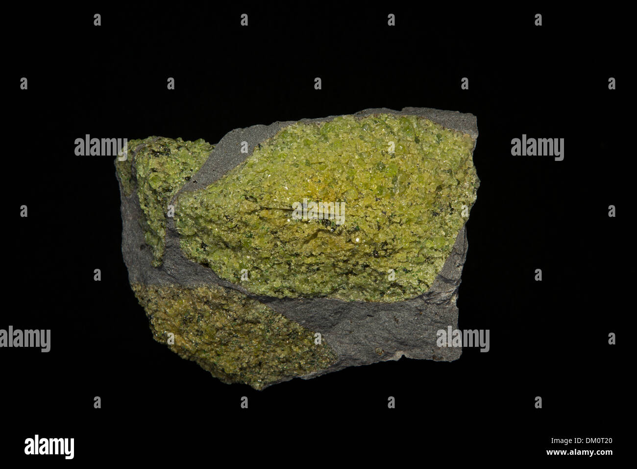 L'olivine dans le basalte, le San Carlos, en Arizona, réservation Apache ce matériel provient de la croûte terrestre de lava fractionné Banque D'Images