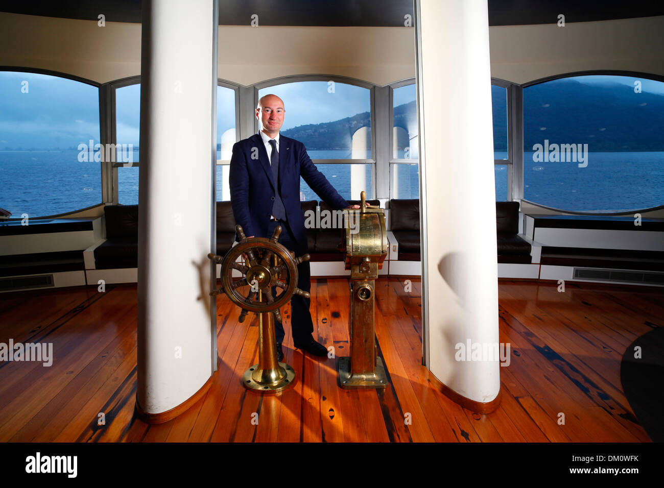 Ferruccio Rossi, chef de la direction de la Ferretti Group de l'usine Riva bateaux disponibles à Sarnico, Italie. Banque D'Images