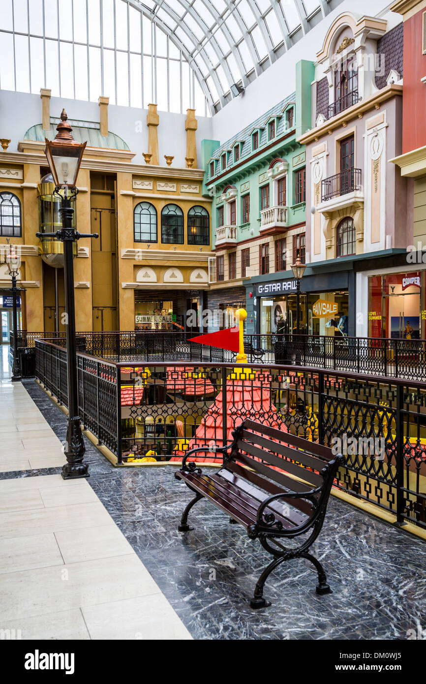Le West Edmonton Mall L Architecture D Interieur Et Decoration A Edmonton Alberta Canada Photo Stock Alamy