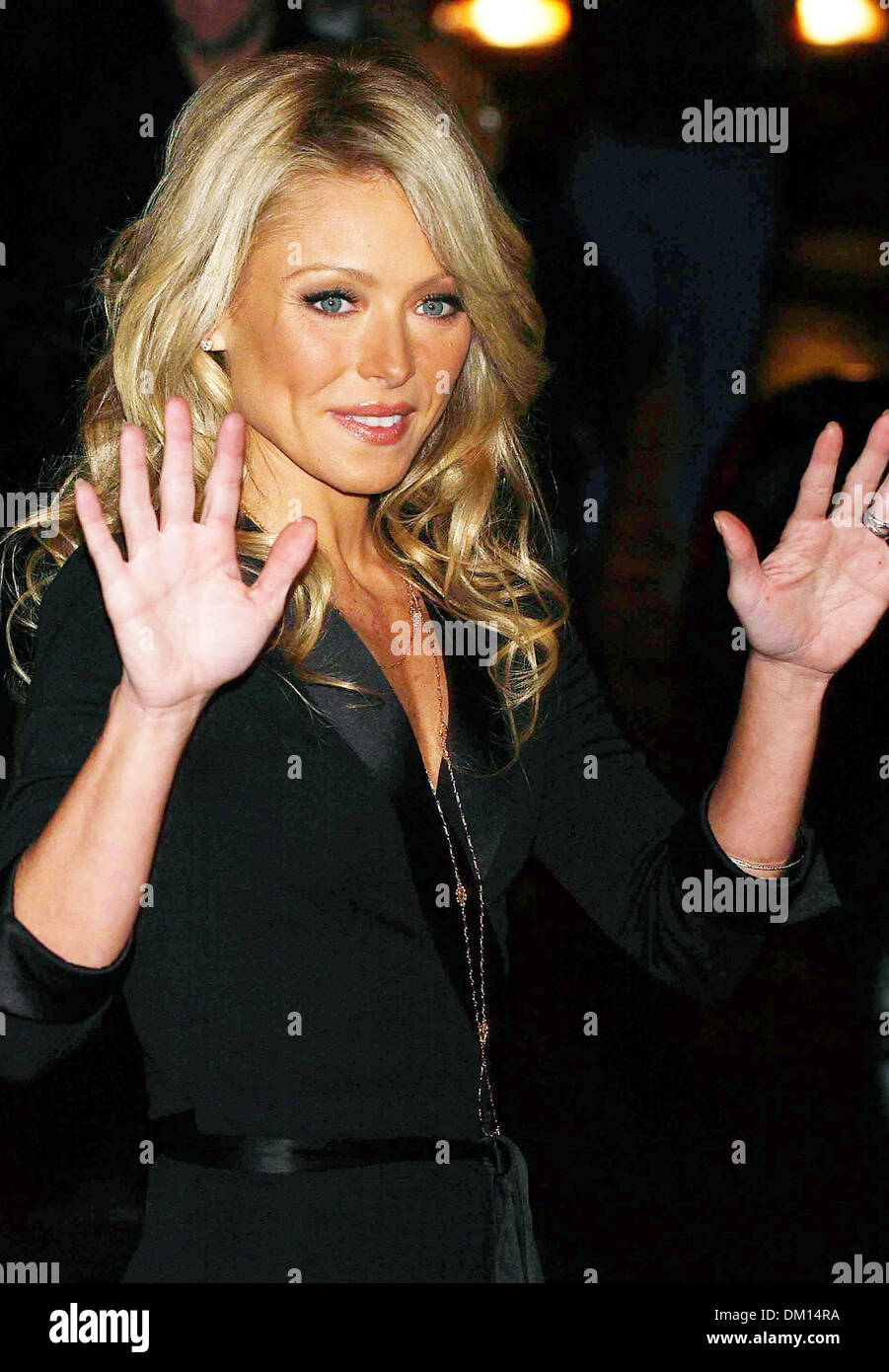 Avril 1, 2002 - New York, NEW YORK - KELLY RIPA ARRIVE POUR SON APPARENCE SUR LE David Letterman Show À NEW YORK New York , New York le 9 novembre 2005, ANDREA RENAULT, K45916AR(Image Crédit : © Globe Photos/ZUMAPRESS.com) Banque D'Images