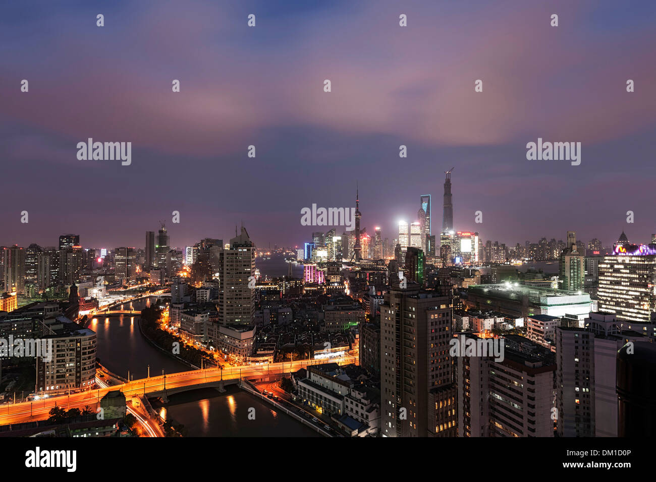 Cityscape, panorama, Pudong, Shanghai, Chine, le soir Banque D'Images