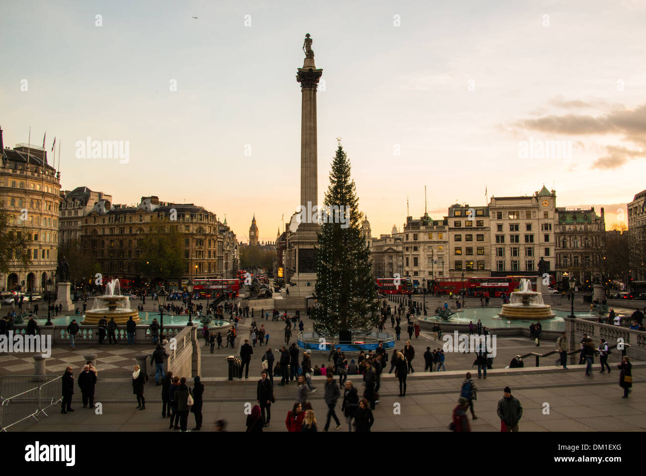 Trafalgar Square, Londres. À Noël à temps partiel. Banque D'Images