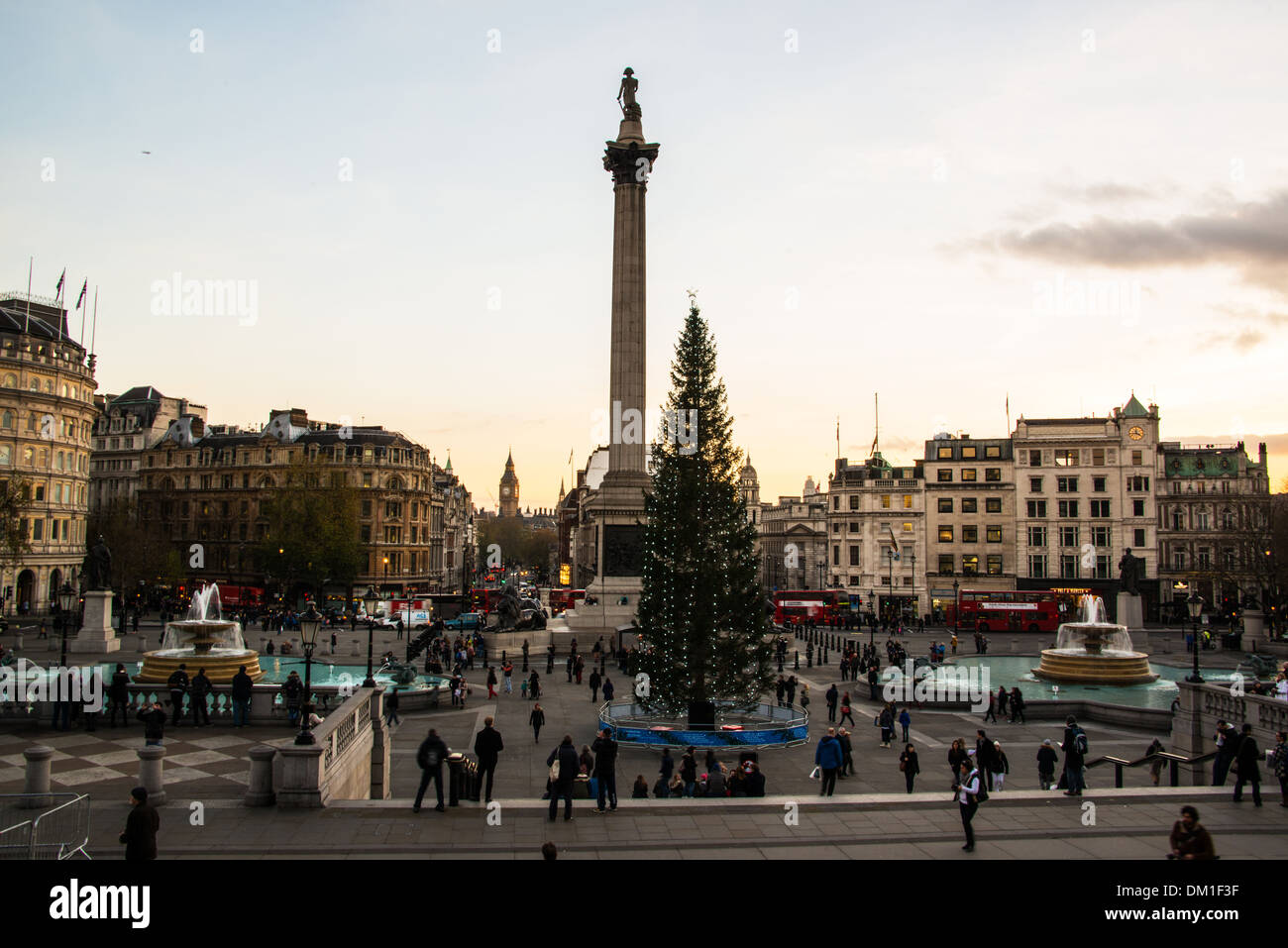 Trafalgar Square, Londres, à Noël à temps partiel. Banque D'Images