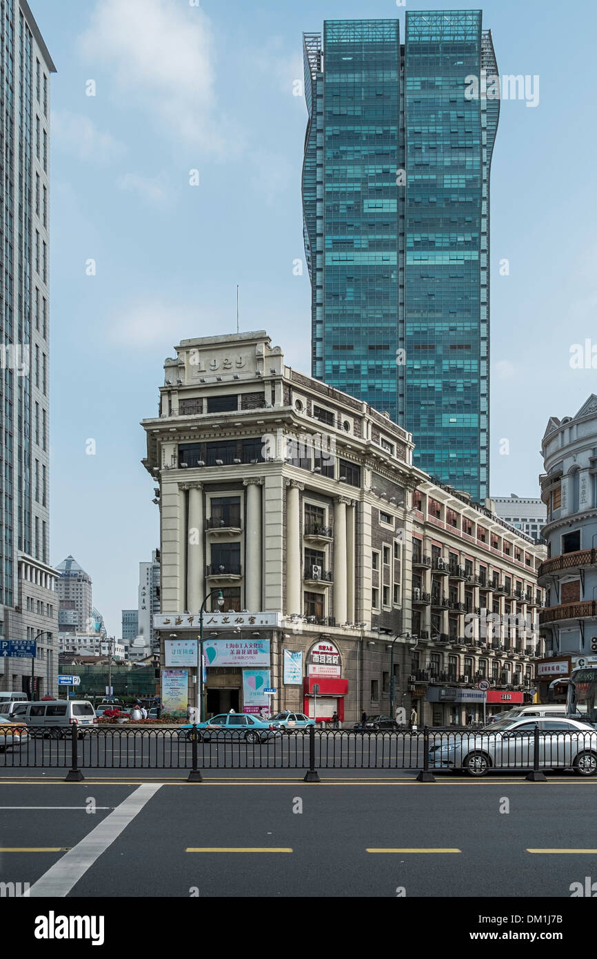 L'architecture traditionnelle et moderne, Place du Peuple, Puxi
