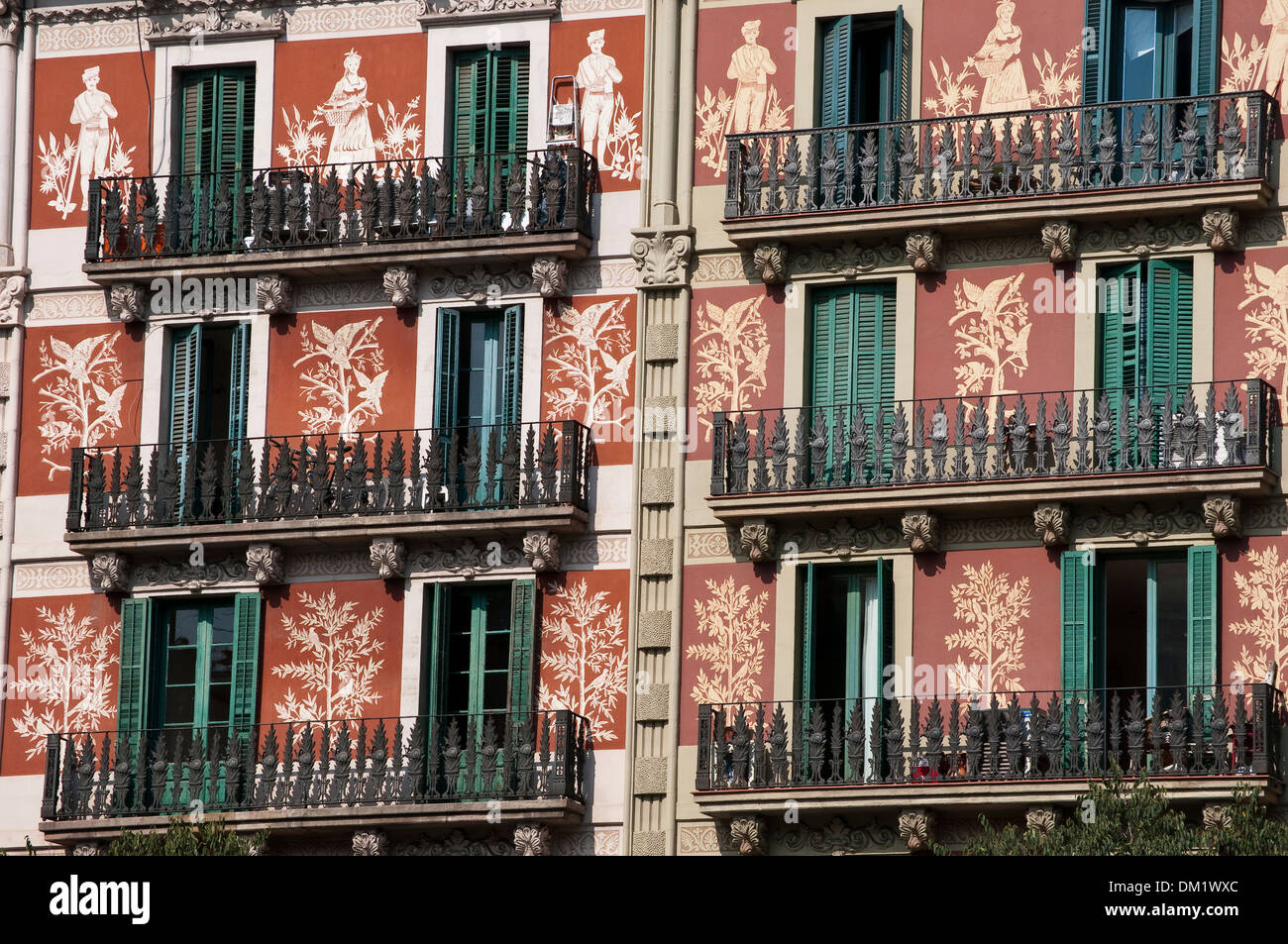 Maison moderniste peint de couleurs vives, à Poble Sec, Barcelone, Catalogne, Espagne Banque D'Images