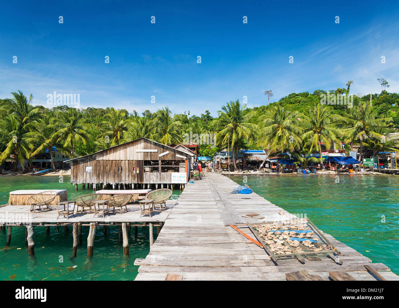 Ancienne jetée en bois de l'île de Koh rong au Cambodge Banque D'Images