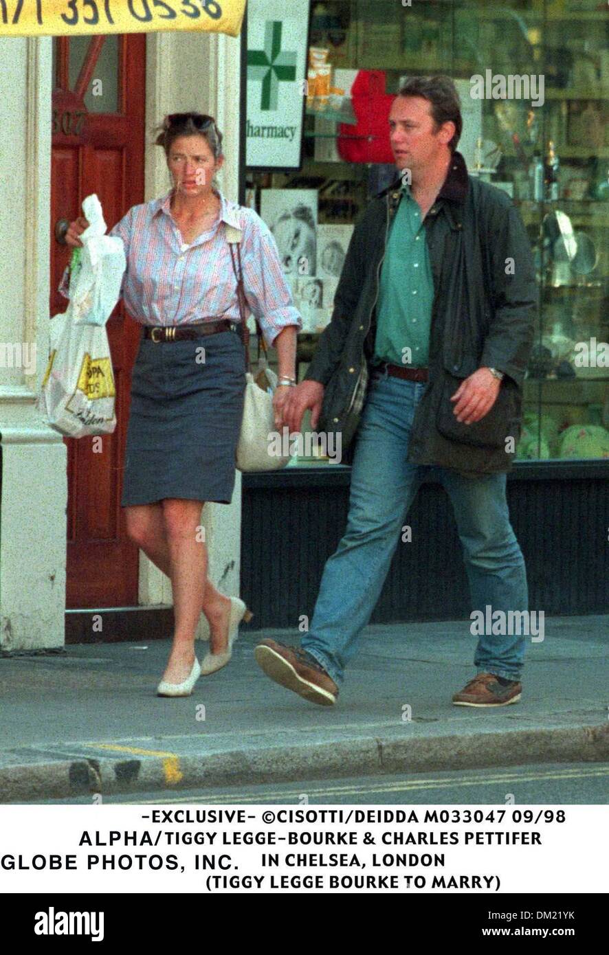 1 Septembre, 1998 - Londres, Grande-Bretagne -- Exclusif -Â©CISOTTI/DEIDDA M033047 09/98.TIGGY LEGGE-BOURKE ET CHARLES PETTIFER.à Chelsea, Londres.(TIGGY LEGGE BOURKE DE SE MARIER)(Image Crédit : © Globe Photos/ZUMAPRESS.com) Banque D'Images