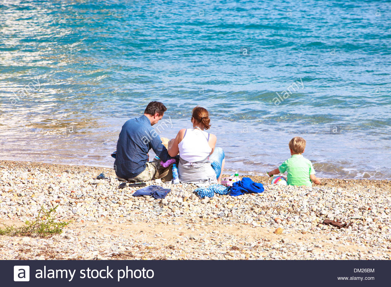 Famille Sur La Plage De Sa Tuna Costa Brava Catalogne