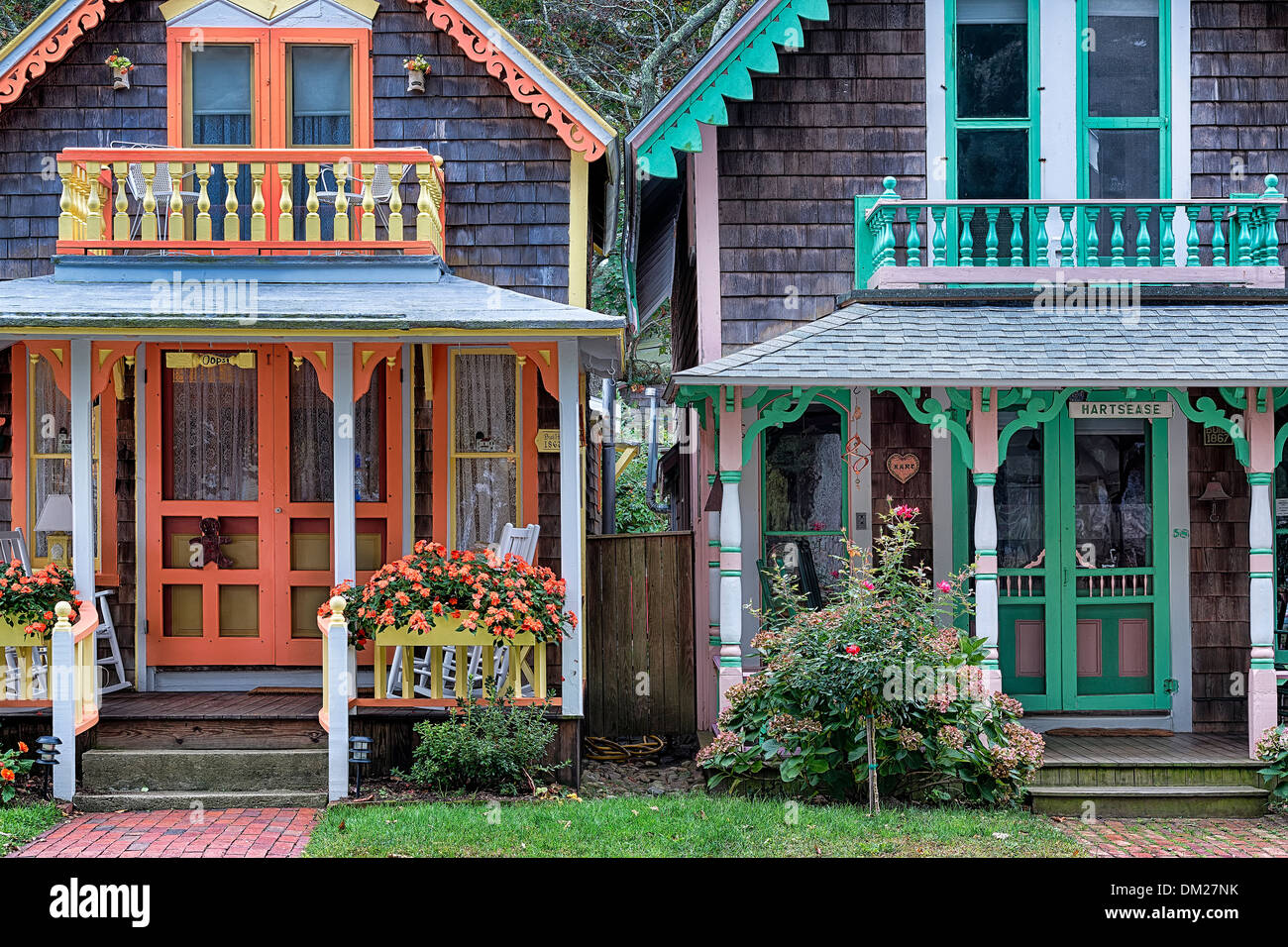 Gingerbread cottages, Oak Bluffs, Martha's Vineyard, Massachusetts, USA Banque D'Images