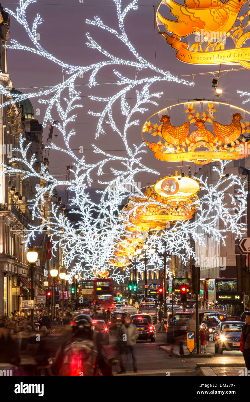 Regent Street pendant la période de Noël, Londres, Royaume-Uni Banque D'Images