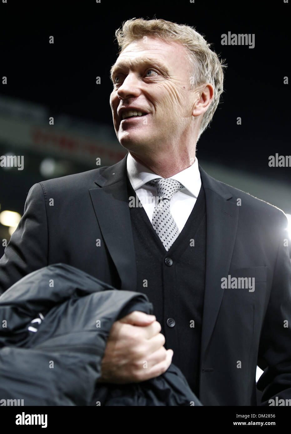 Manchester, Ligue des Champions Groupe A match entre Manchester United et le Shakhtar Donetsk au stade Old Trafford à Manchester, au Royaume-Uni. Dec 10, 2013. David Moyes, le manager de Manchester United, a l'air sur l'avant de l'UEFA Champions League Groupe A match entre Manchester United et le Shakhtar Donetsk au stade Old Trafford à Manchester, en Grande-Bretagne le 10 décembre 2013. Manchester United a remporté 1-0. Credit : Wang Lili/Xinhua/Alamy Live News Banque D'Images