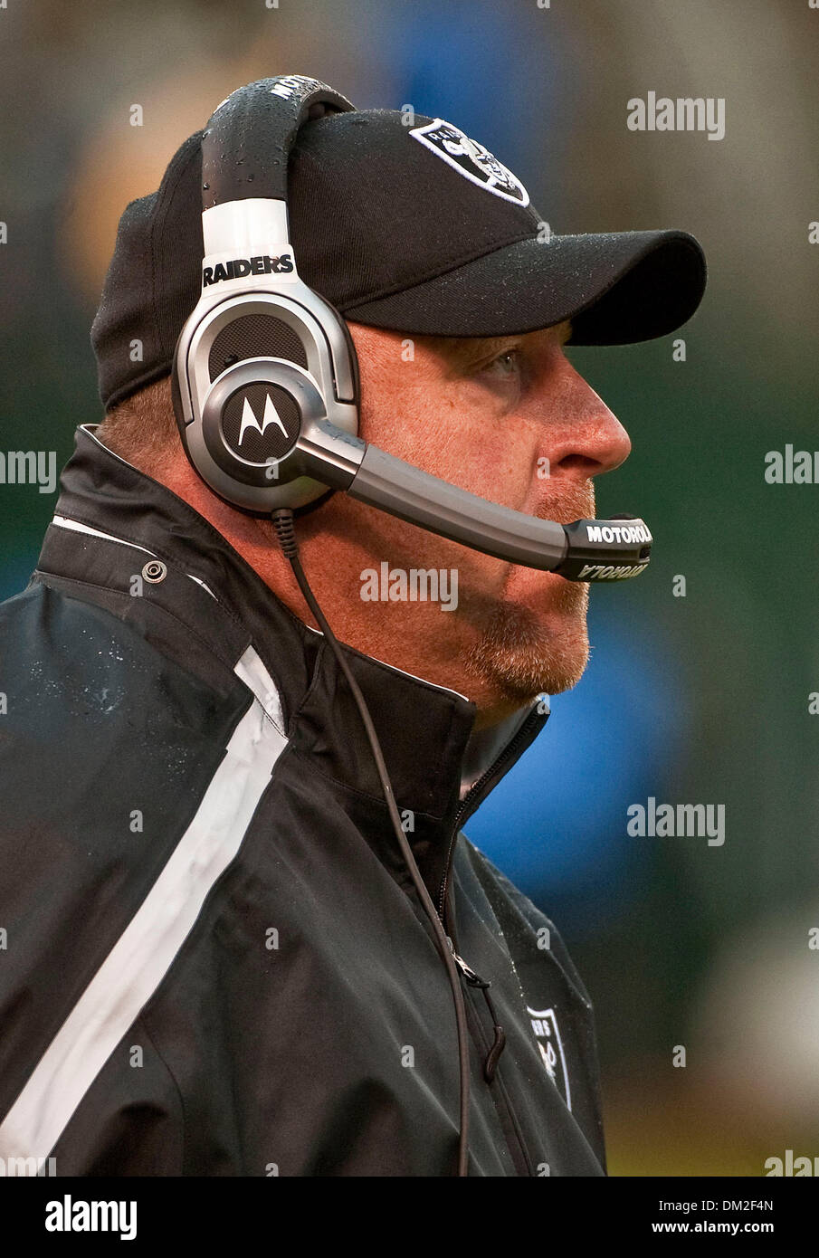 Dec 13, 2009 - Oakland, Californie, États-Unis - Oakland Raiders vs Redskins de Washington au Oakland-Alameda County Coliseum, dimanche 13 décembre 2009, l'entraîneur-chef Tom Raider (câble droit Crédit : © Al Golub/ZUMApress.com) Banque D'Images