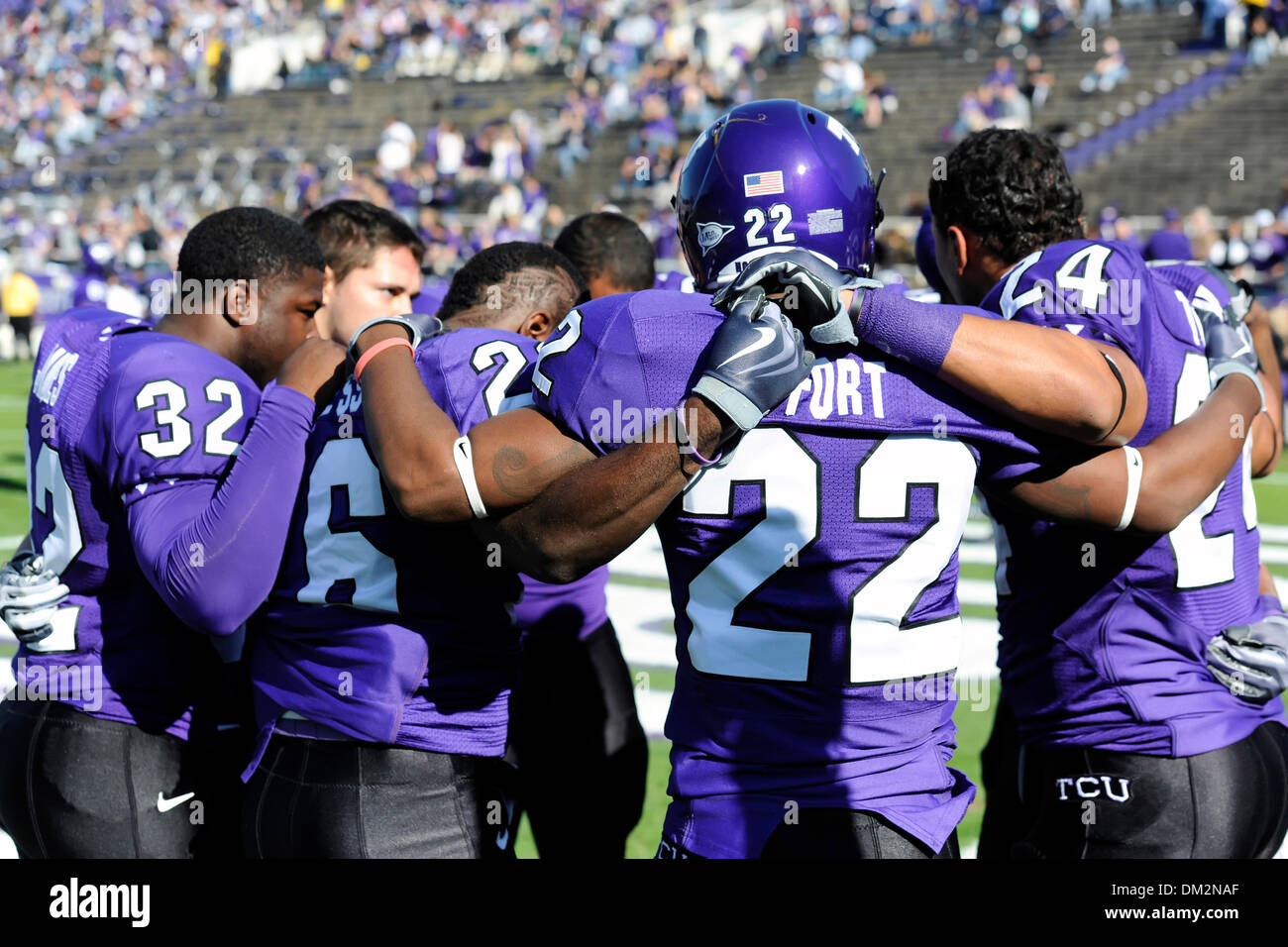 Arborant une prière comme le New Mexico Lobos joue le # 4 TCU Horned Frogs au stade Amon G. Carter à Fort Worth, Texas. TCU croisait 51-10 gagner gagner leur première saison invaincu en 71 ans et d'eurojargon dans le BCS pour la première fois. (Crédit Image : © Steven Leija/global/ZUMApress.com) Southcreek Banque D'Images