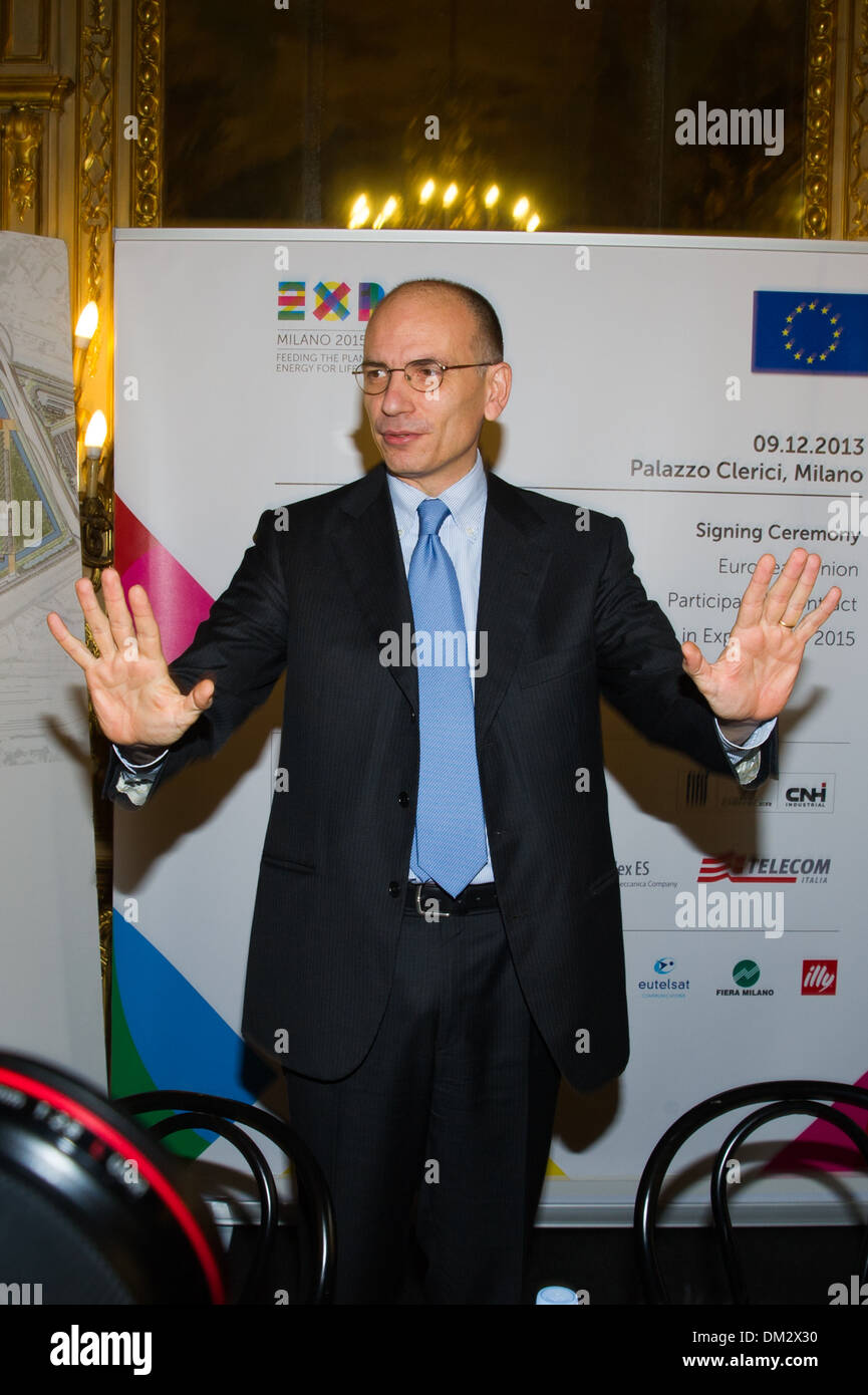 Contrat signature dieux participation de l'Union européenne à Milan Expo 2015 Enrico Letta Président du Conseil des ministres Banque D'Images