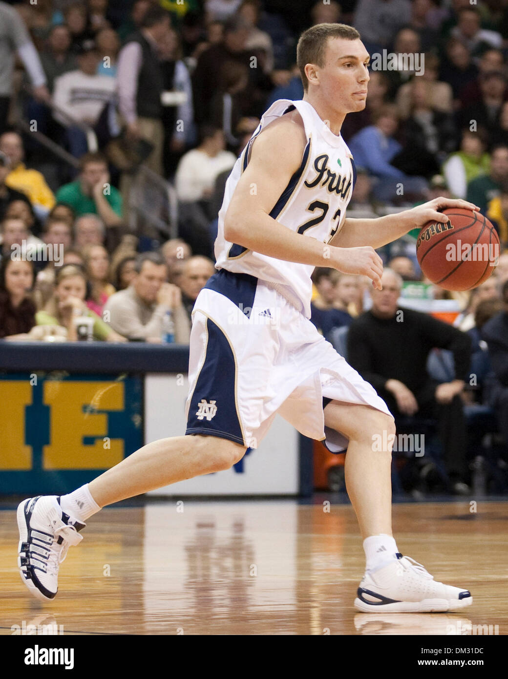 Notre Dame Guard Ben Hansbrough (23) en action de jeu entre la