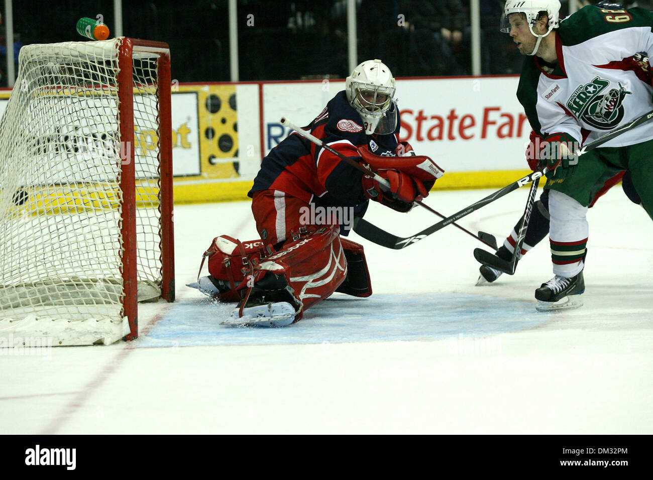 Aile droite Houston Aeros Jean-Michel Daoust (62) marque le but gagnant en prolongation. Le Houston Aeros défait les Griffins de Grand Rapids en prolongation 1 - 0 au Toyota Center de Houston, Texas. (Crédit Image : © Luis Leyva/ZUMApress.com) Southcreek/mondial Banque D'Images