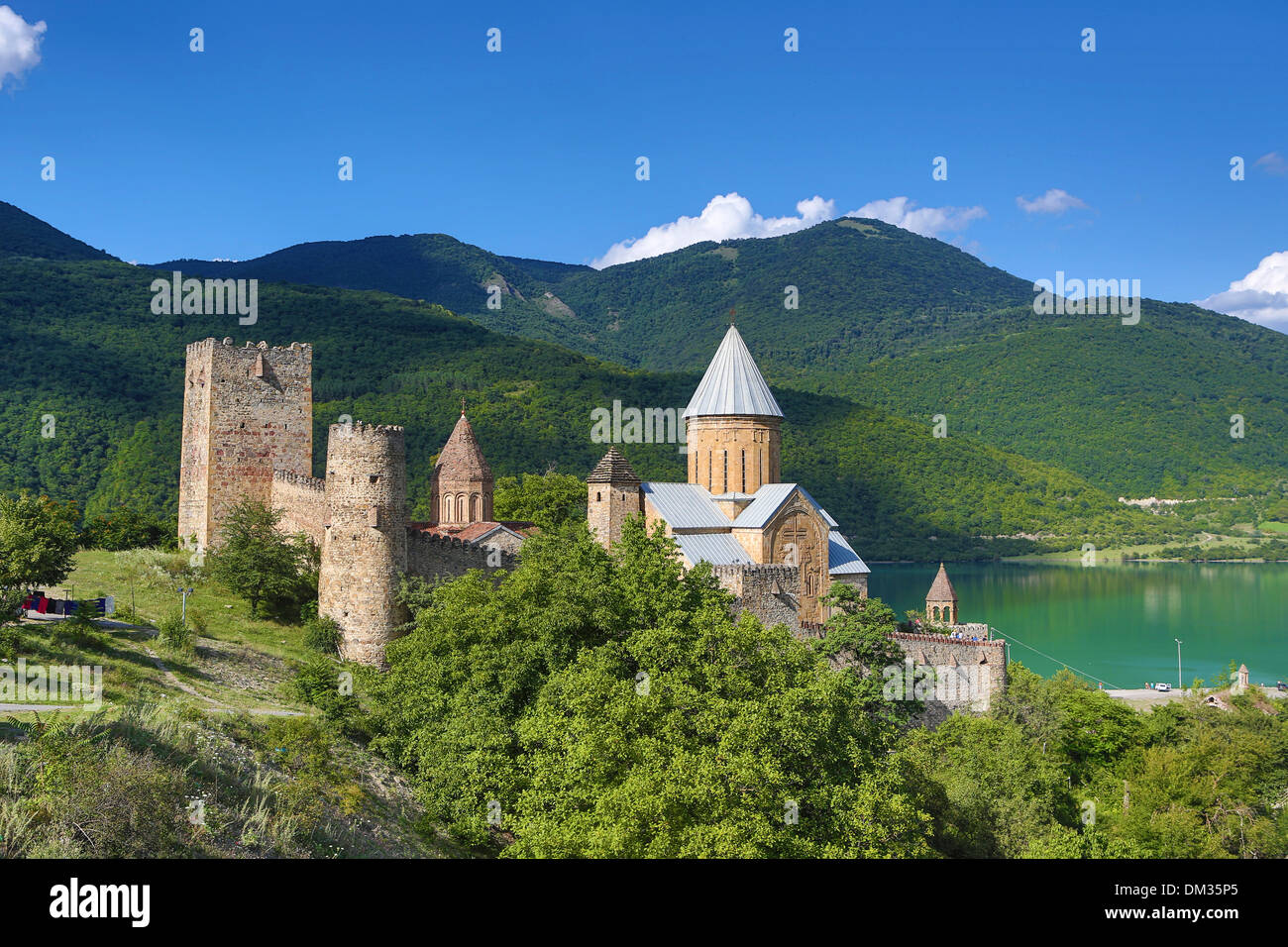 Mtiuleti complexe forteresse château Ananuri Caucase Géorgie Eurasie histoire architecture historique monastère médiéval du lac Banque D'Images