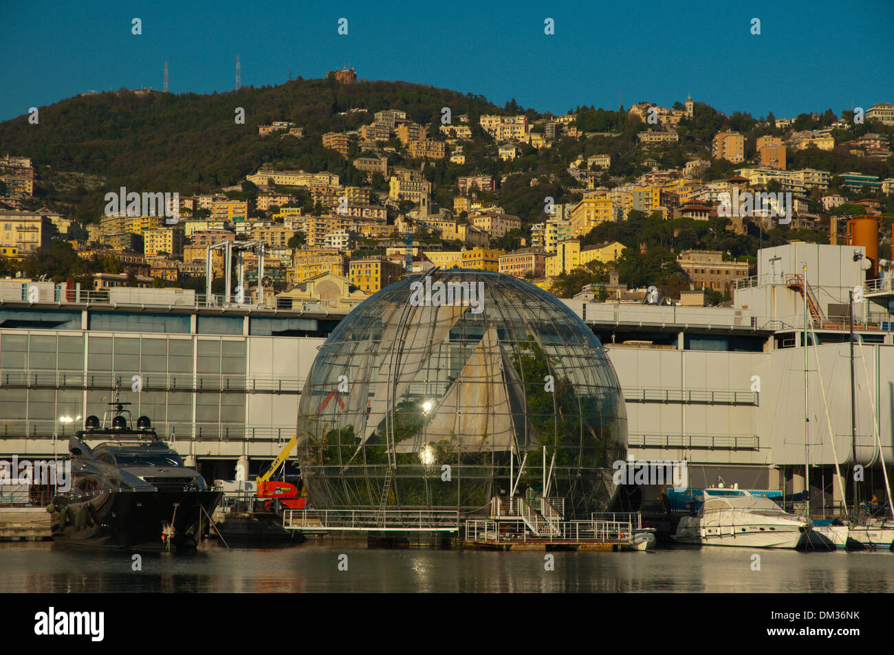 Biosfera par Renzo Piano de l'écosystème tropical logement Porto Antico le vieux port Gênes Ligurie Italie Europe Banque D'Images