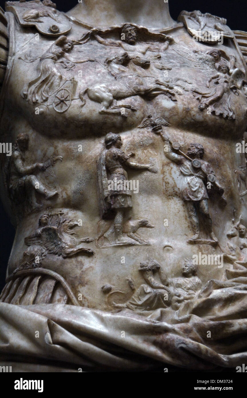 Auguste, (63 av. J.-C.-14) de Prima Porta. En. Pectoral avec relief représentant le retour des aigles légionnaires romains. Banque D'Images