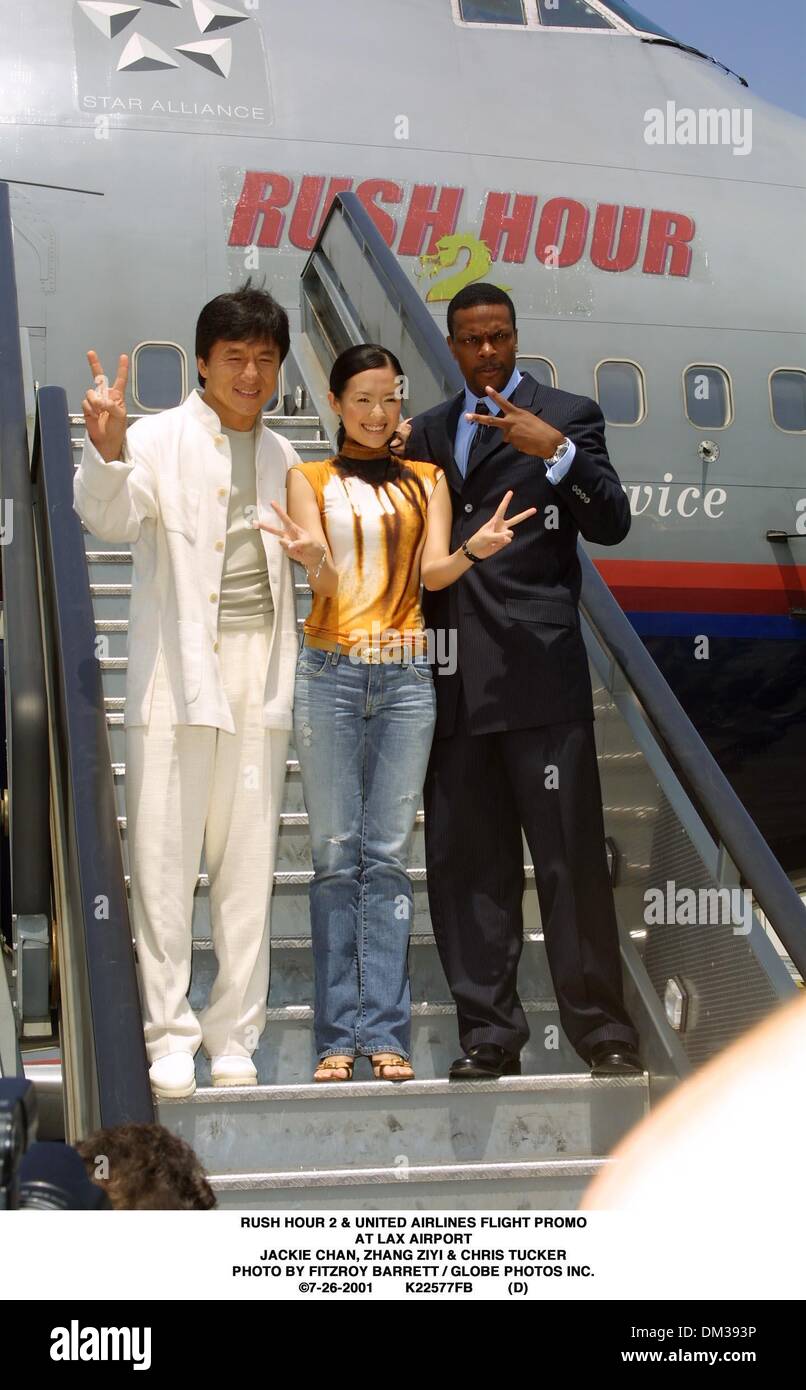 26 juillet 2001 - Rush Hour 2 & PROMO VOL United Airlines à l'aéroport LAX..JACKIE CHAN, Zhang Ziyi et Chris Tucker. BARRETT FITZROY / 7-26-2001 K22577FB (D)(Image Crédit : © Globe Photos/ZUMAPRESS.com) Banque D'Images