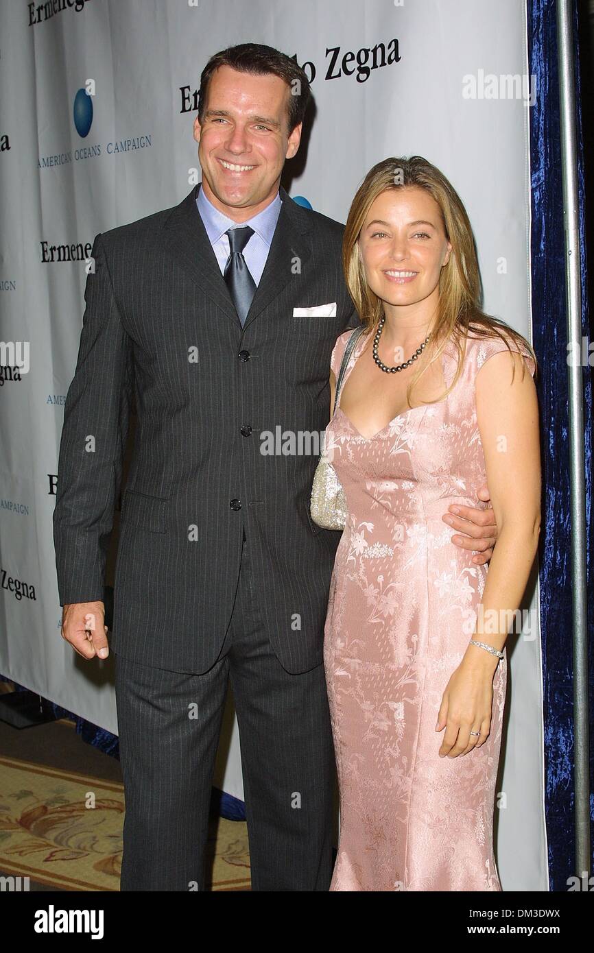 Le 2 octobre 2001 - Campagne Océans 2001 PARTENAIRES AWARD.AT CENTURY PLAZA HOTEL LOS ANGELES, CA.DAVID JAMES ELLIOTT & FEMME NANCI CHAMBERS. BARRETT FITZROY / 10-2-2001 K22995FB (D)(Image Crédit : © Globe Photos/ZUMAPRESS.com) Banque D'Images