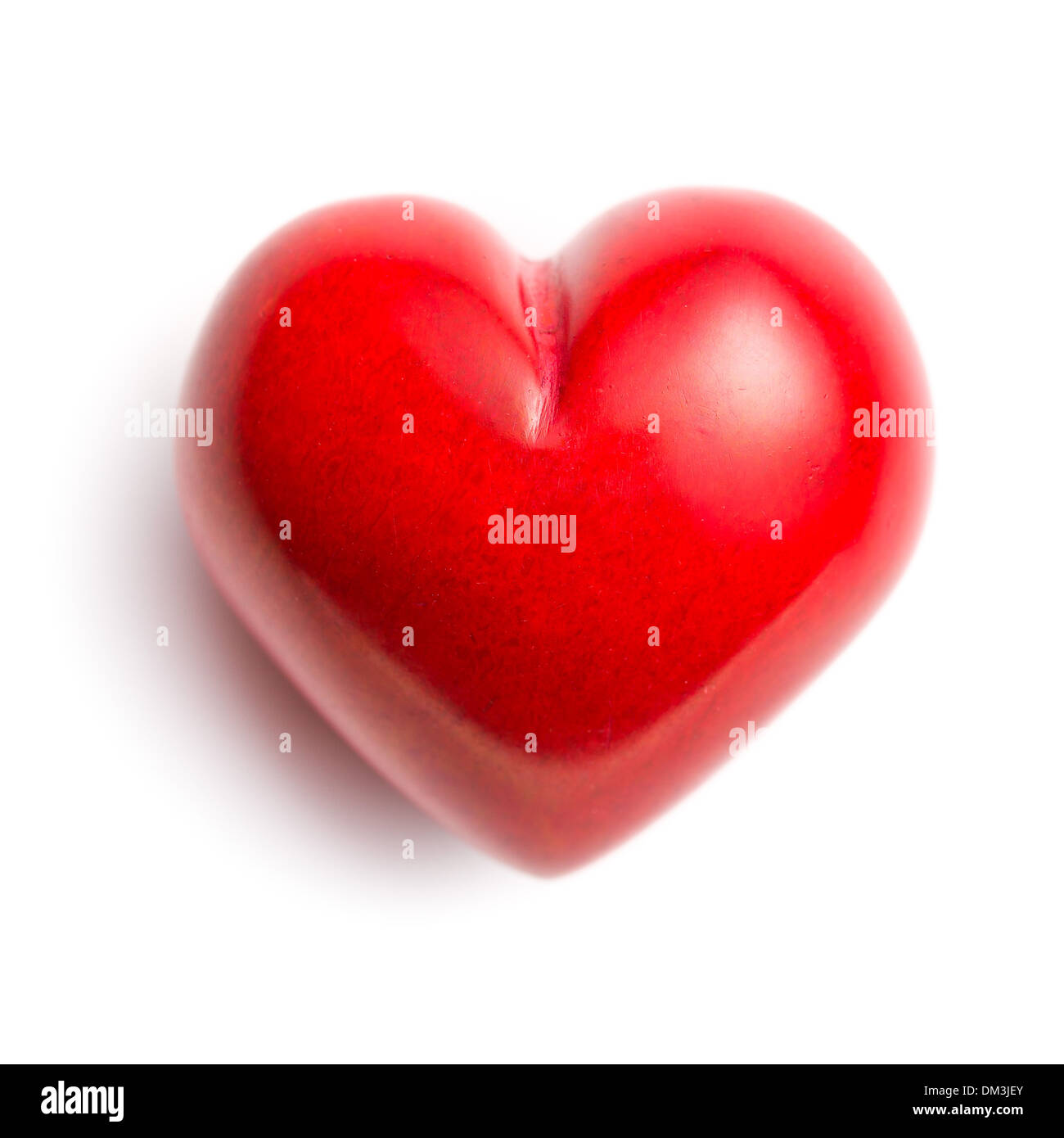 Vue de dessus de la saint valentin coeur de pierre rouge sur fond blanc Banque D'Images