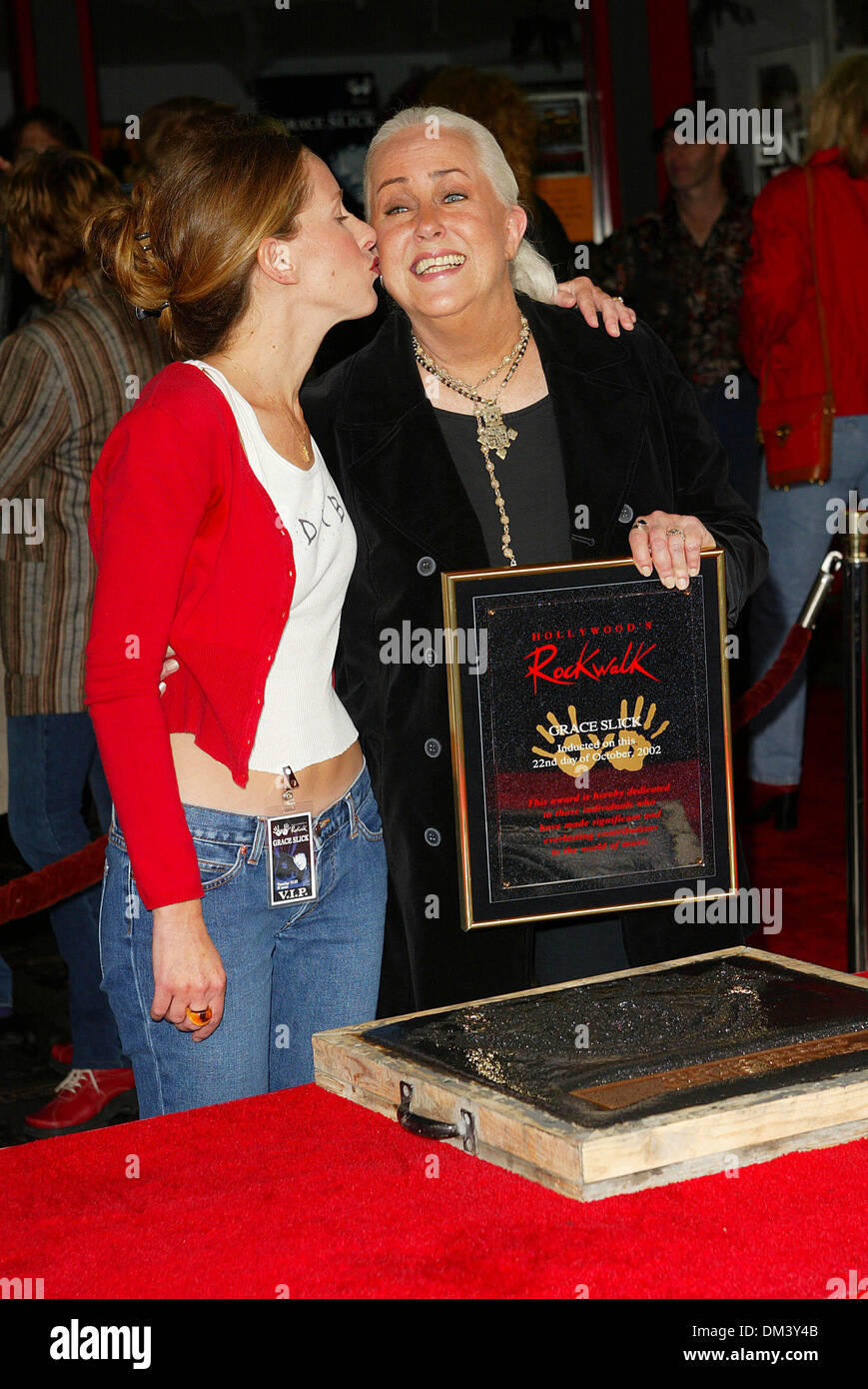 22 octobre 2002 - Hollywood, Californie - GRACE SLICK ET SA FILLE CHINE KANTNER..GRACE SLICK INTRONISÉ AU HOLLYWOOD'S ROCKWALK.À Hollywood, CA. BARRETT FITZROY / 10-22-2002 K26844FB (D)(Image Crédit : © Globe Photos/ZUMAPRESS.com) Banque D'Images