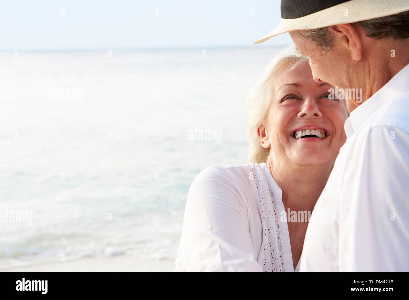 Romantic Couple On Tropical Beach Appartement De Vacances Banque D'Images