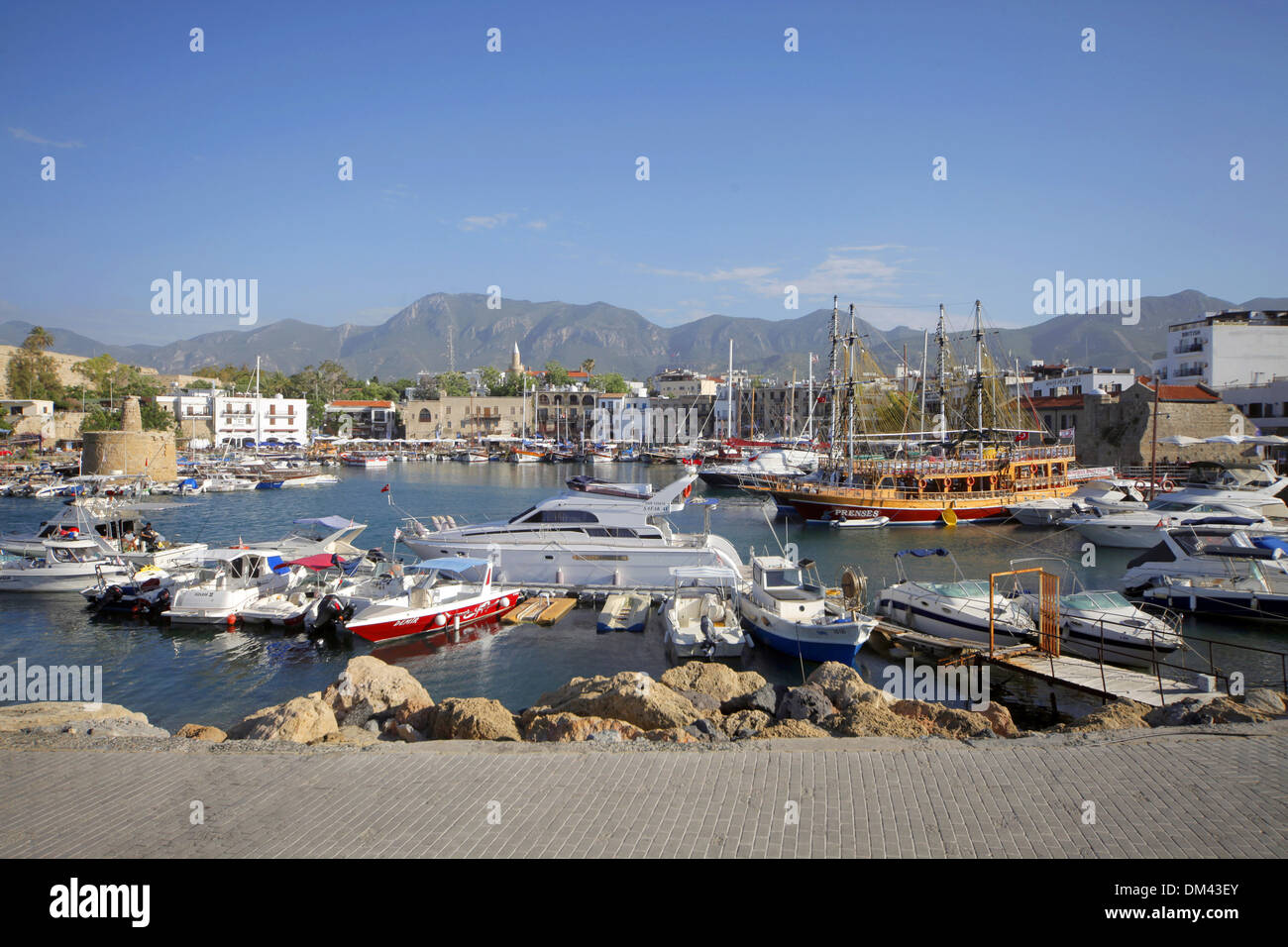 Bateaux dans port de Kyrenia CHYPRE DU NORD 25 mai 2013 Banque D'Images