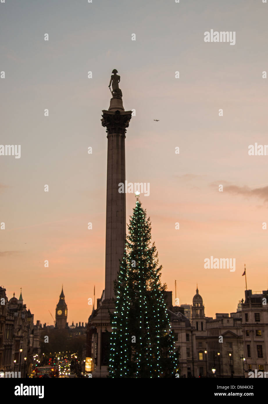 London Sky-line de Trafalgar Square, au moment de Noël. Banque D'Images