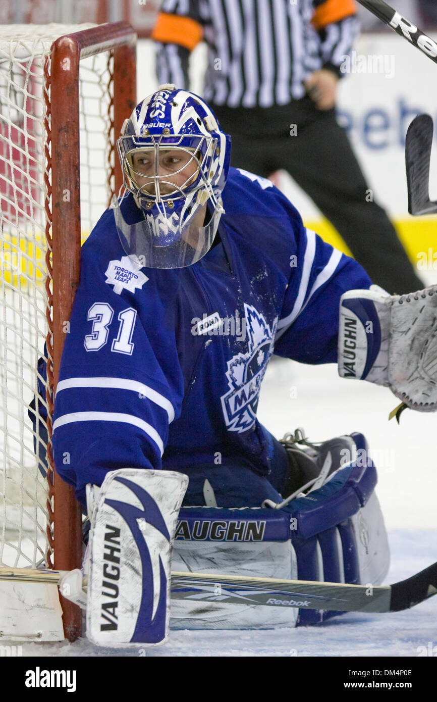 29 Janvier 2010 : Toronto Marlies Joey MacDonald (31) dans l'objectif au cours de la première période de ce match de la Ligue américaine de hockey entre le Toronto Marlies et le lac Erie Monsters joué au Quicken Loans Arena de Cleveland, OH. Les Monstres, portant des uniformes spéciaux pour commémorer le 1980 l'équipe de hockey olympique US, défait les Marlies 6-3..Crédit obligatoire : Frank Jansky / Southcreek Gl Banque D'Images