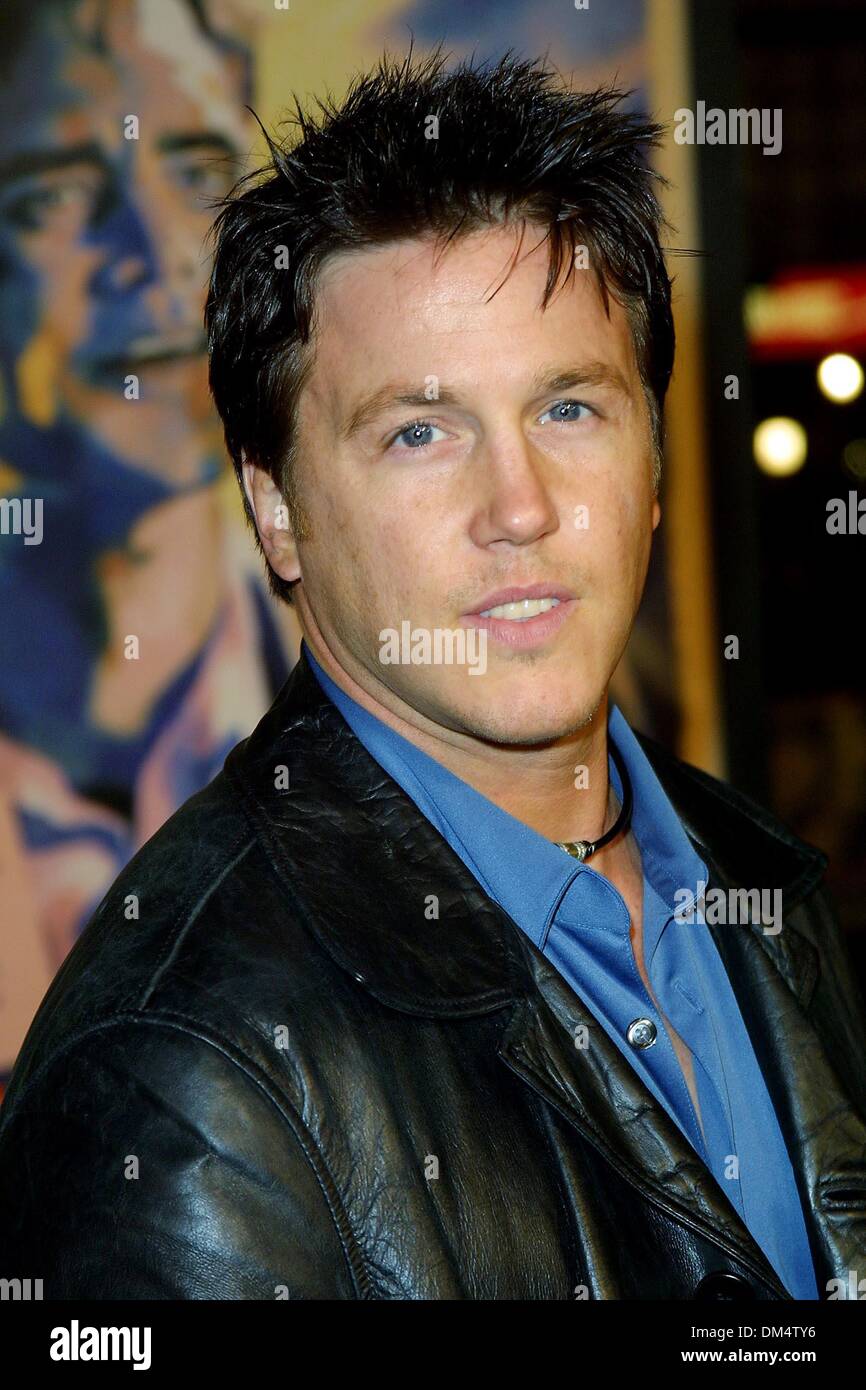 11 décembre 2001 - Le majestueux PREMIERE.AT GRAUMAN'S CHINESE THEATRE À LOS ANGELES.LOCHLYN MUNRO. BARRETT FITZROY / 12-11-2001 K23627FB (D)(Image Crédit : © Globe Photos/ZUMAPRESS.com) Banque D'Images