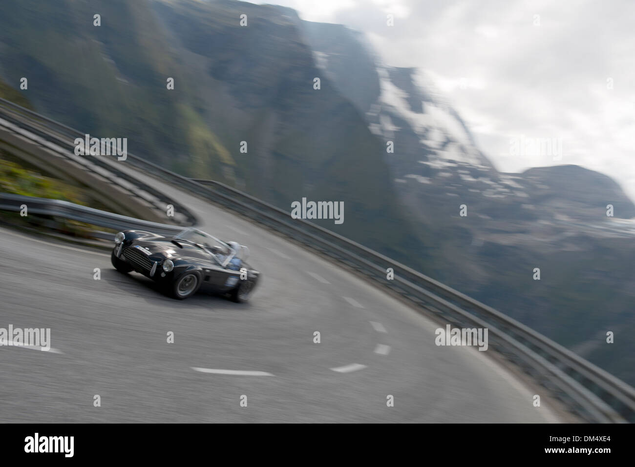 AC Cobra voiture classique au Grossglockner, Grand Prix de voiture de course classique, Autriche Banque D'Images