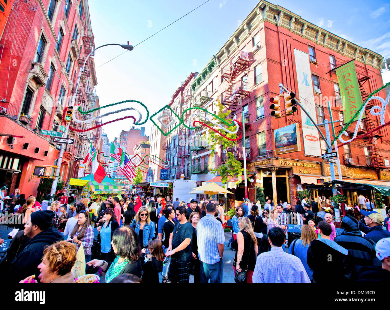 NEW YORK, NY - 22 SEPTEMBRE : la petite Italie sur Mulberry St. pendant la fête de San Gennaro, le 22 septembre 2013 à New York. Banque D'Images