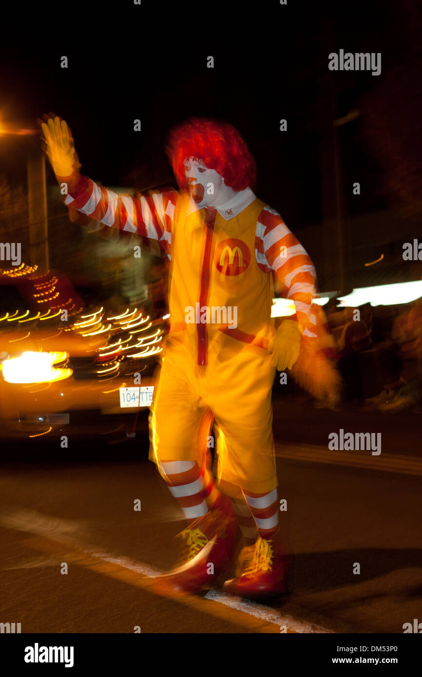 Clown Ronald McDonald à Victoria 2013 parade du Père Noël occasion festive-Victoria, Colombie-Britannique, Canada. Banque D'Images