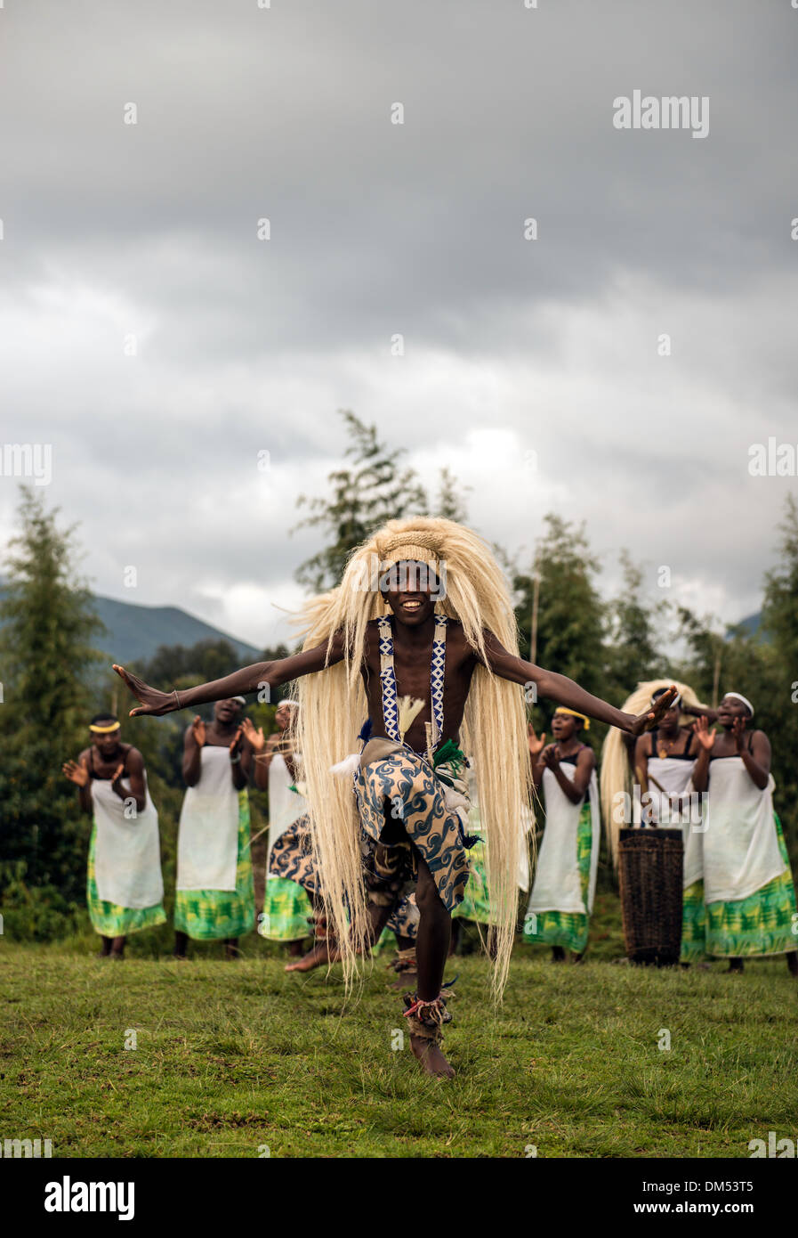 Des danseurs traditionnels africains Parc national des volcans, Rwanda Afrique du Sud Banque D'Images