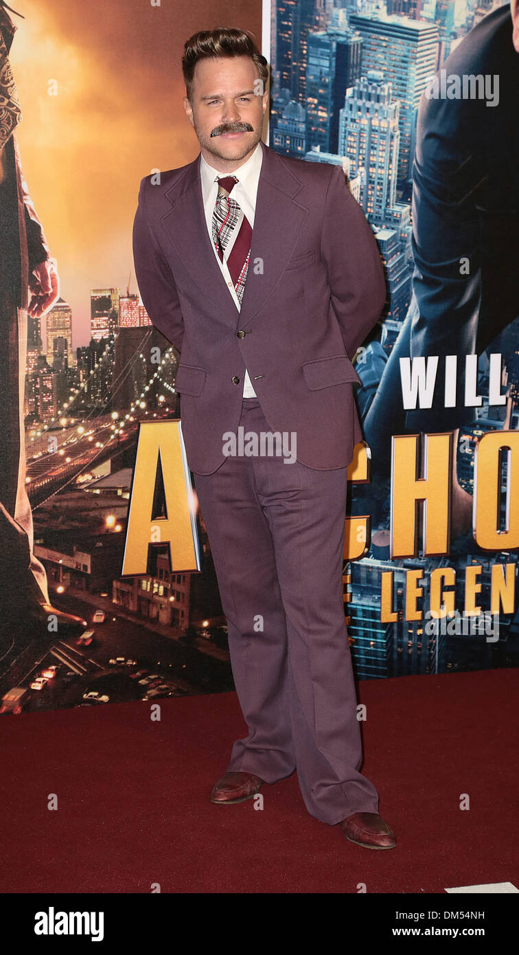 Londres, Royaume-Uni, 11 décembre 2013 Olly Murs assiste à la première pour le Présentateur : la légende continue, suite de la comédie à la suite San Diego's favorite news anchor Ron Bourgogne à vue West End, Leicester Square, Londres Photo : Alamy/MRP Live News Banque D'Images