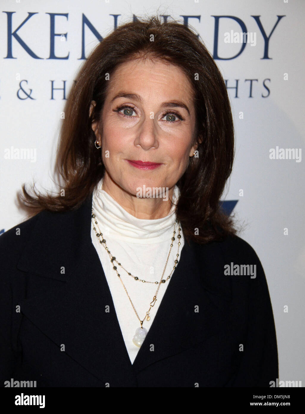 New York, New York, USA. Dec 11, 2013. L'actrice Debra Winger assiste à l'onde d'Espoir 2013 'Awards' qui s'est tenue à New York Hilton Hotel. Credit : Nancy Kaszerman ZUMAPRESS.com/Alamy/Live News Banque D'Images