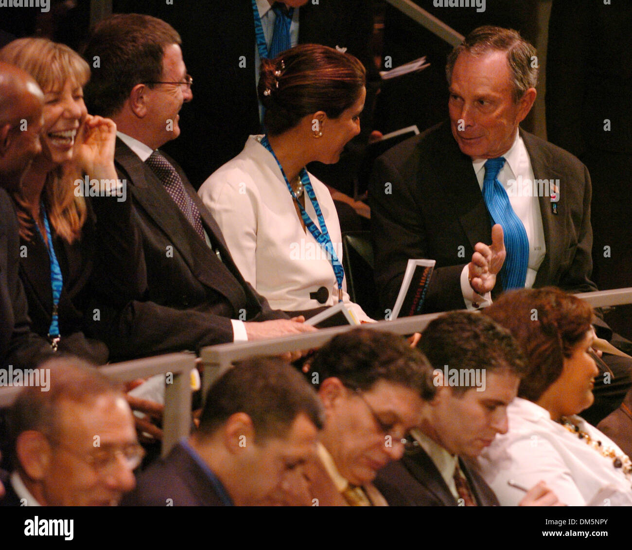 Feb 24, 2005, Manhattan, NY, USA ; le maire Bloomberg et CIO CE Président Nawal El Moutawakel assister aux performances de 'laisser les rêves commencent' au Jazz at Lincoln Center dans le cadre de l'offre pour NY pour accueillir les Jeux Olympiques de 2012. Banque D'Images