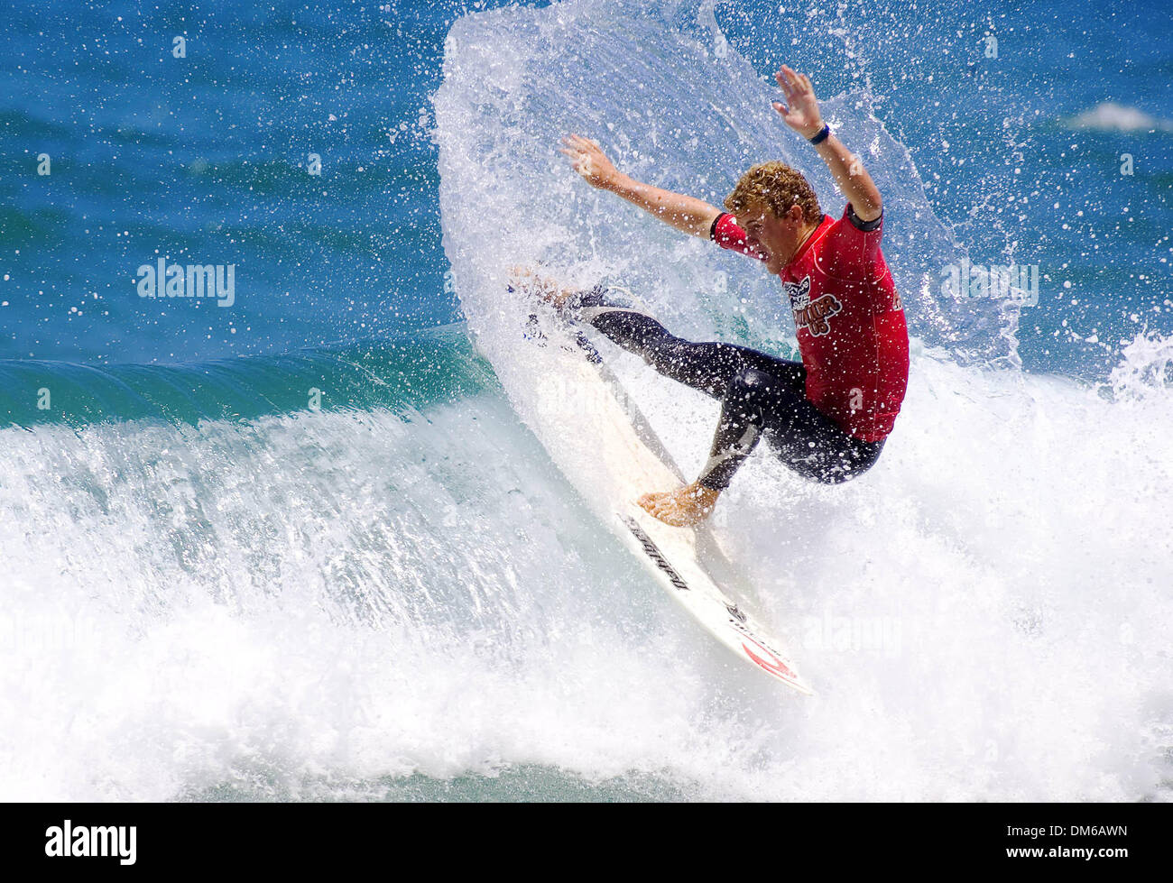 Jan 12, 2005 ; Jan Juc Beach, Australie ; l'ancien Champion du Monde Junior ISA BEN DUNN Dunn en Australie (NSW) remporte le Globe Jetty Surf Pro Junior à Jan Juc Beach. Dun défait Championne du Monde Junior ASP 2002 Adriano De Souza (Brésil) dans la finale à pocket 000 en prix 3000 pro junior précieux points. Banque D'Images