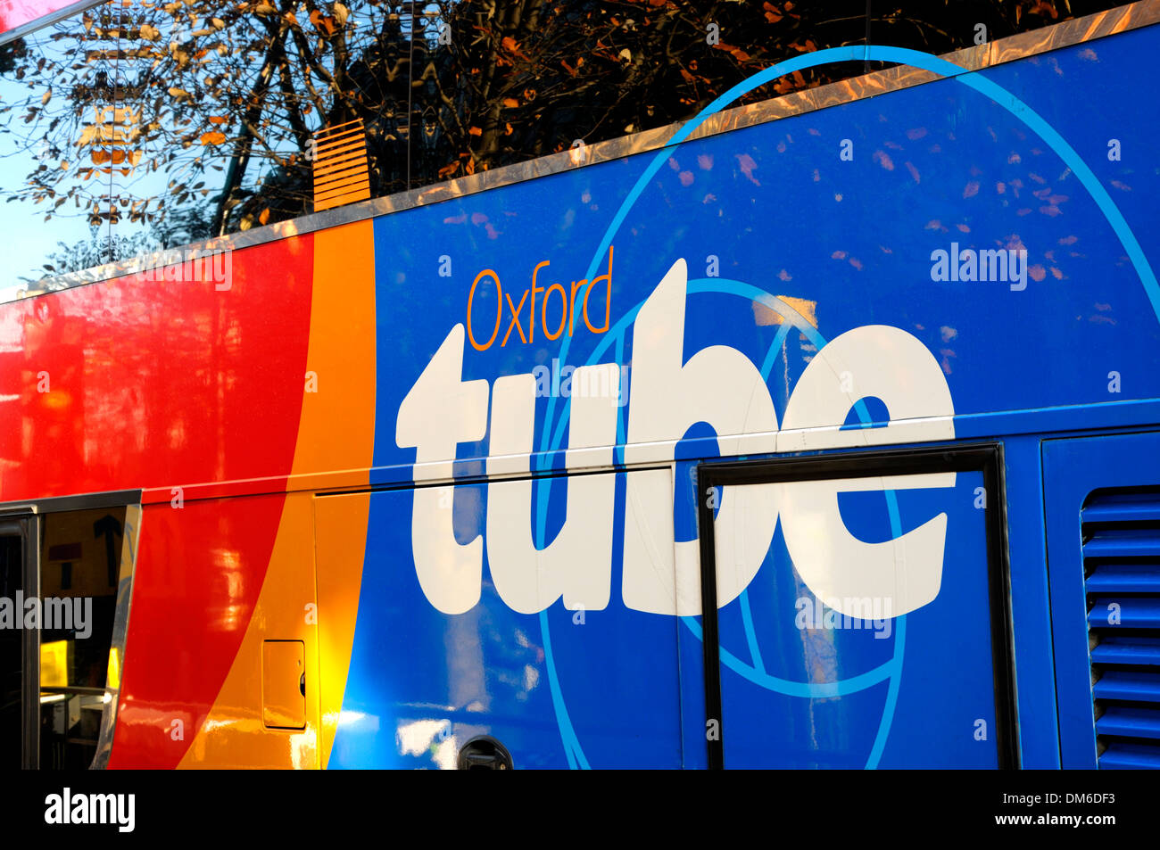 Londres, Angleterre, Royaume-Uni. Tube Oxford Bus - bus express entre Londres et Oxford Banque D'Images