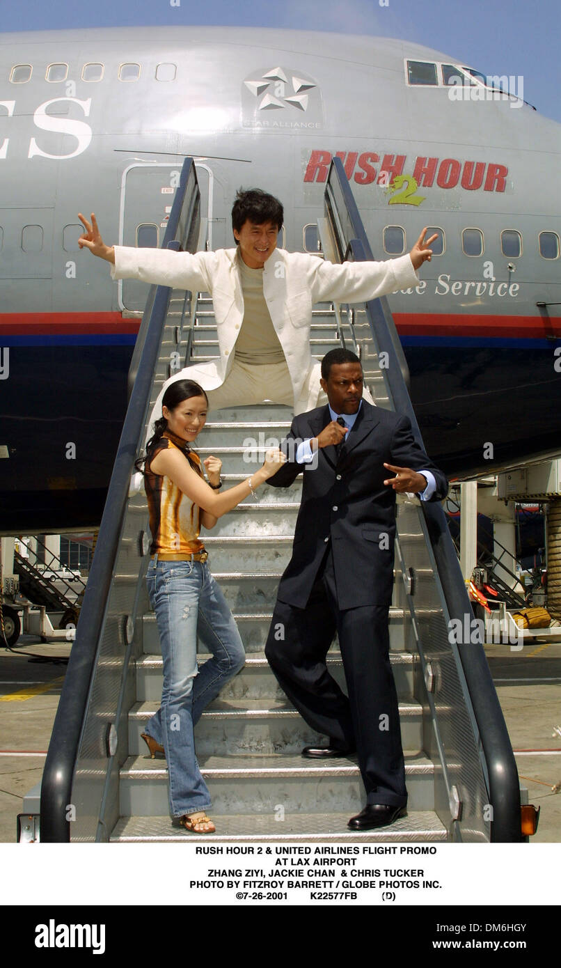 26 juillet 2001 - Rush Hour 2 & PROMO VOL United Airlines à l'aéroport LAX..Zhang Ziyi, Jackie Chan et Chris Tucker. BARRETT FITZROY / 7-26-2001 K22577FB (D)(Image Crédit : © Globe Photos/ZUMAPRESS.com) Banque D'Images