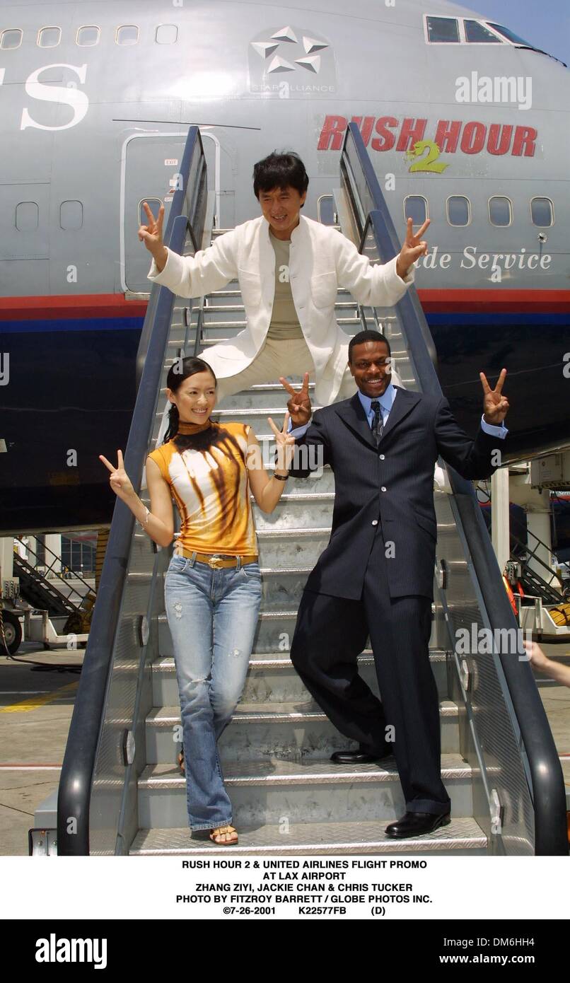 26 juillet 2001 - Rush Hour 2 & PROMO VOL United Airlines à l'aéroport LAX..Zhang Ziyi, Jackie Chan et Chris Tucker. BARRETT FITZROY / 7-26-2001 K22577FB (D)(Image Crédit : © Globe Photos/ZUMAPRESS.com) Banque D'Images